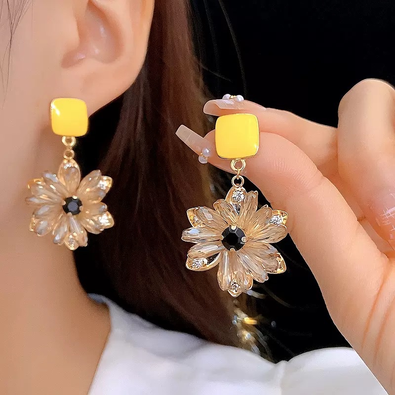 新款潮小雏菊水晶花朵耳环气质高级感小清新耳钉轻奢小众时尚耳饰 详情图2