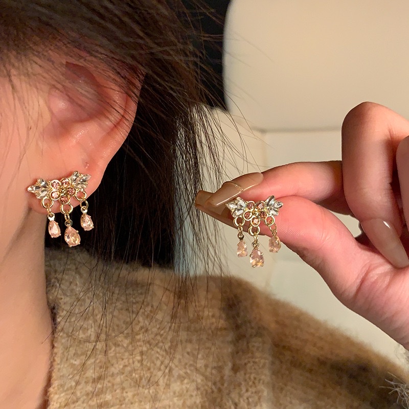 S925 Silver Needle Exquisite Super Sparkling Zircon earrings, women's light luxury and high-end style, trendy and versatile ear accessories Item Picture