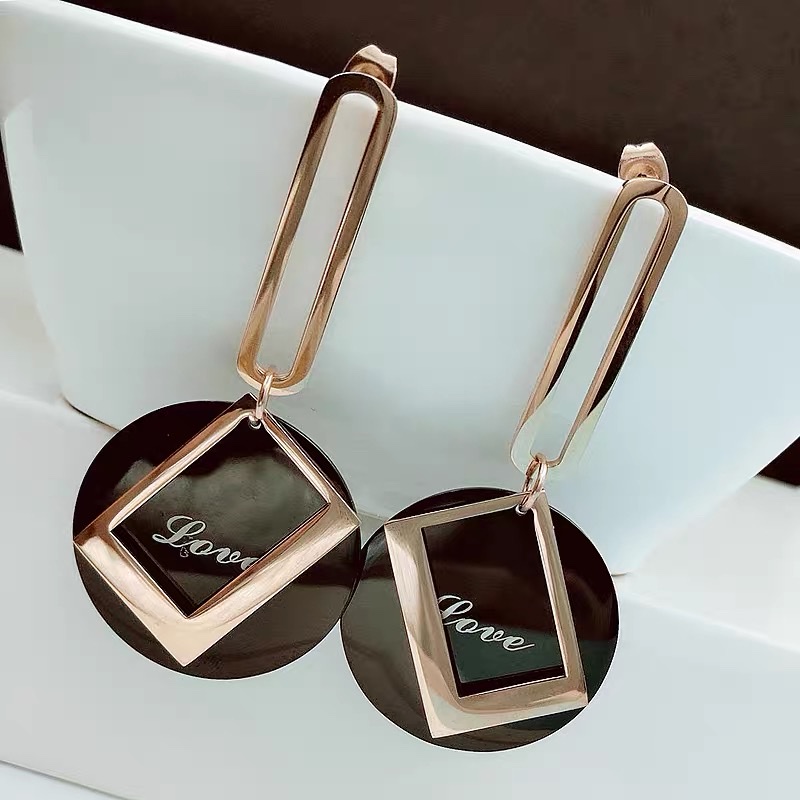 Exaggerated and slimming titanium steel earrings for European and American trendsetters, exuding a high-end feminine charm and a unique Korean style that is both elegant and versatile details Picture