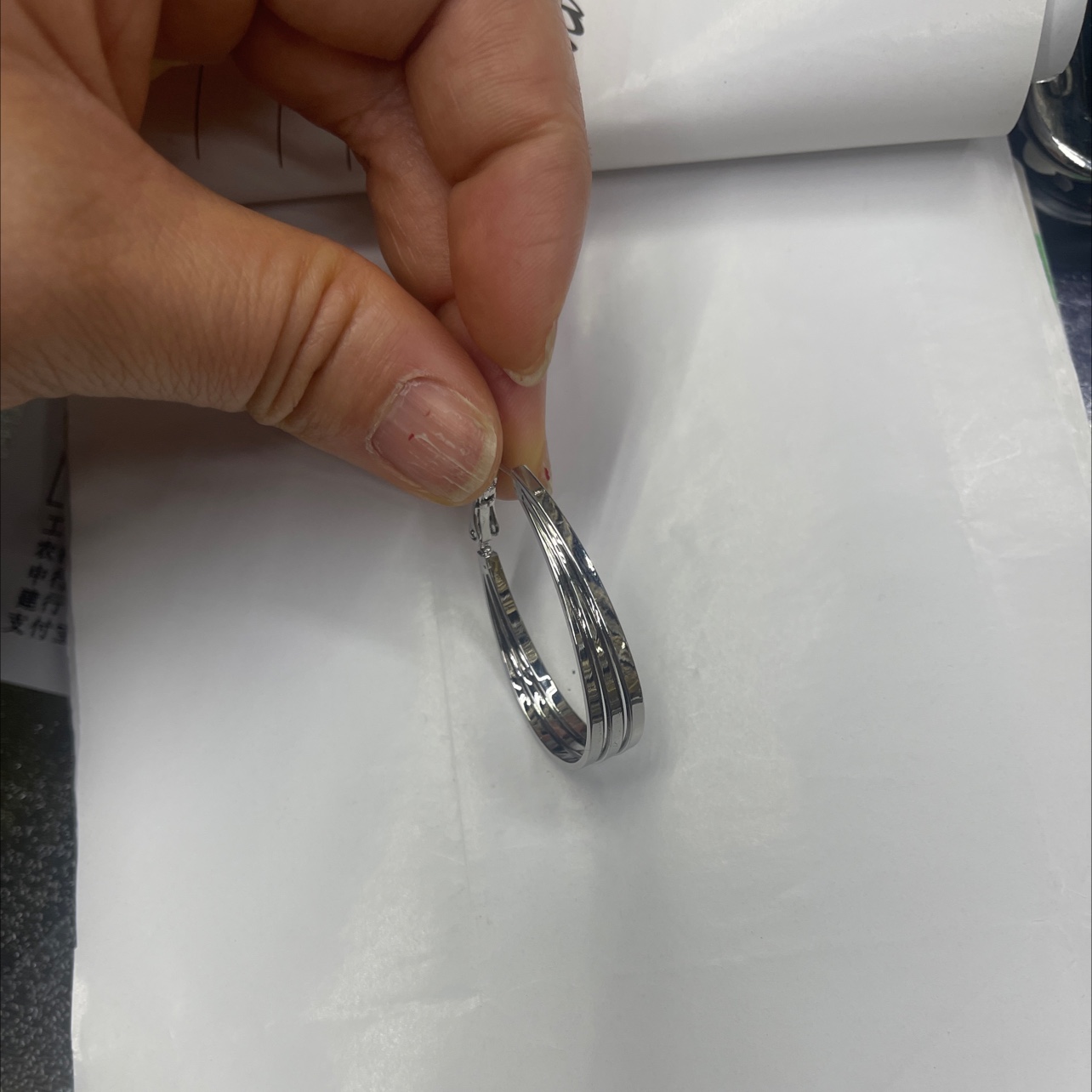 Simple, elegant and fashionable style, suitable for all age groups details Picture