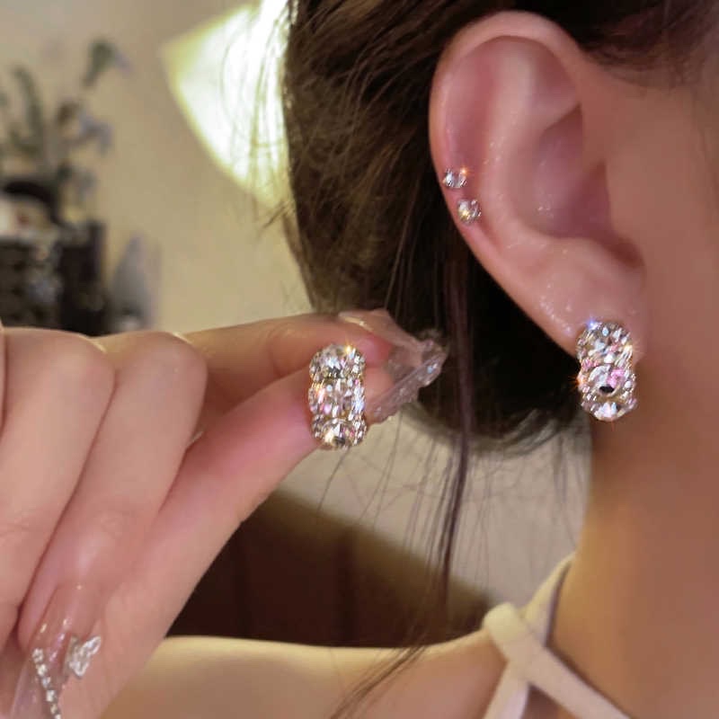 S925 Silver Needle Exquisite Super Sparkling Zircon earrings, women's light luxury and high-end style, trendy and versatile ear accessories S925 Silver Needle Exquisite Super Sparkling Zircon earrings, women's light luxury and high-end style, trendy and versatile ear accessories