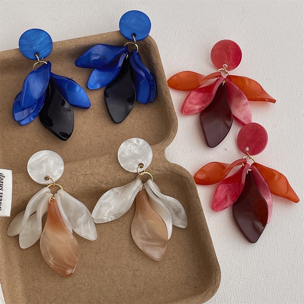 韩国东大门同款不规则亚克力耳环女法式气质百搭复古夸张花瓣耳钉