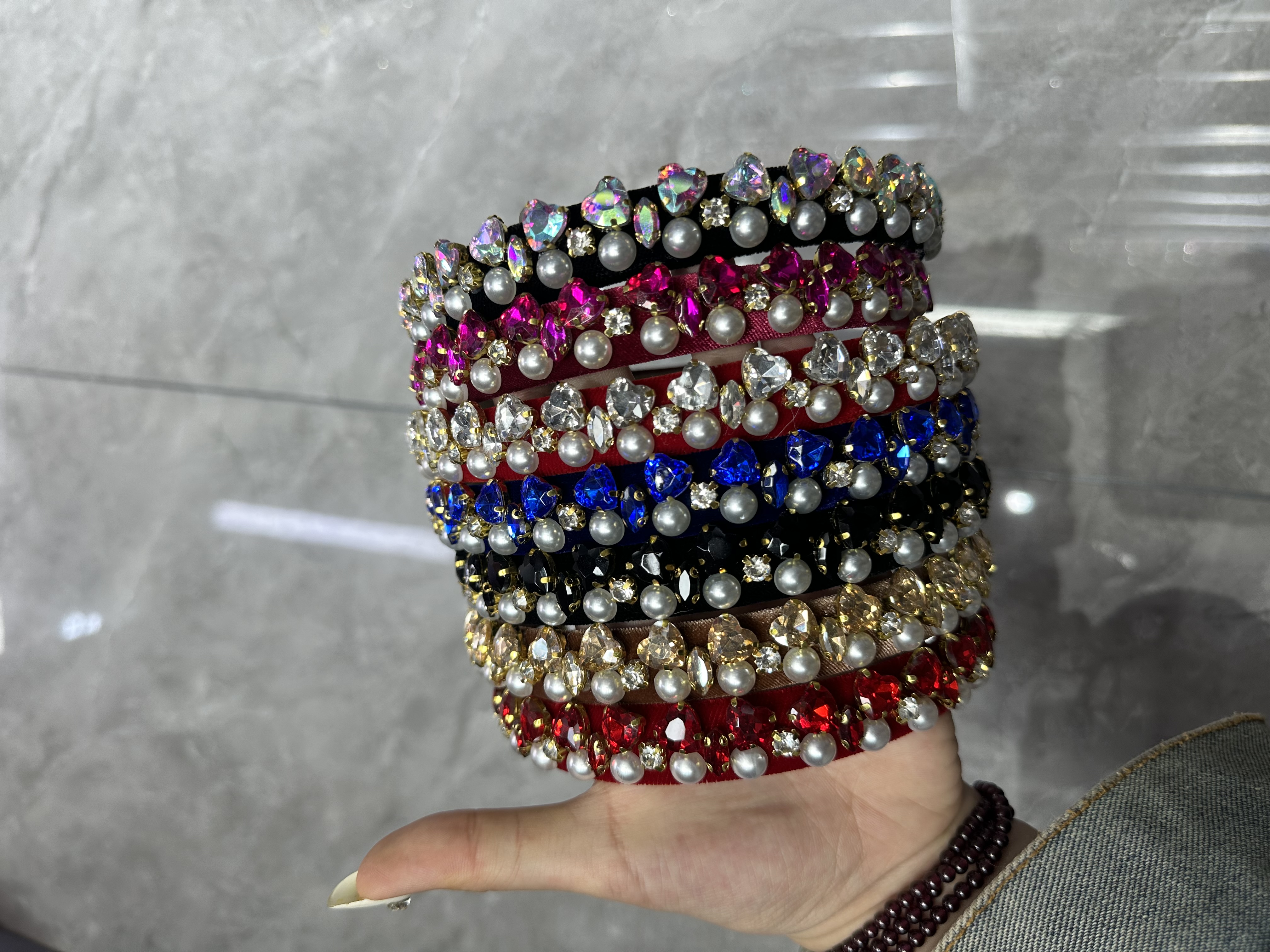 Yisen Valentine's Day hair accessories: Korean style solid color diamond-encrusted pearl heart-shaped thin edge headband, elegant velvet headband