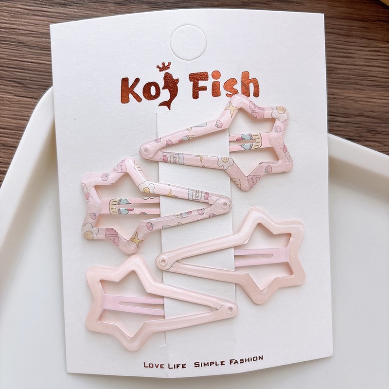 4 Sweet oil-drip printed girl star hair clips, hollowed-out versatile large children's bangs bb clips, basic hair clips Application Scenario