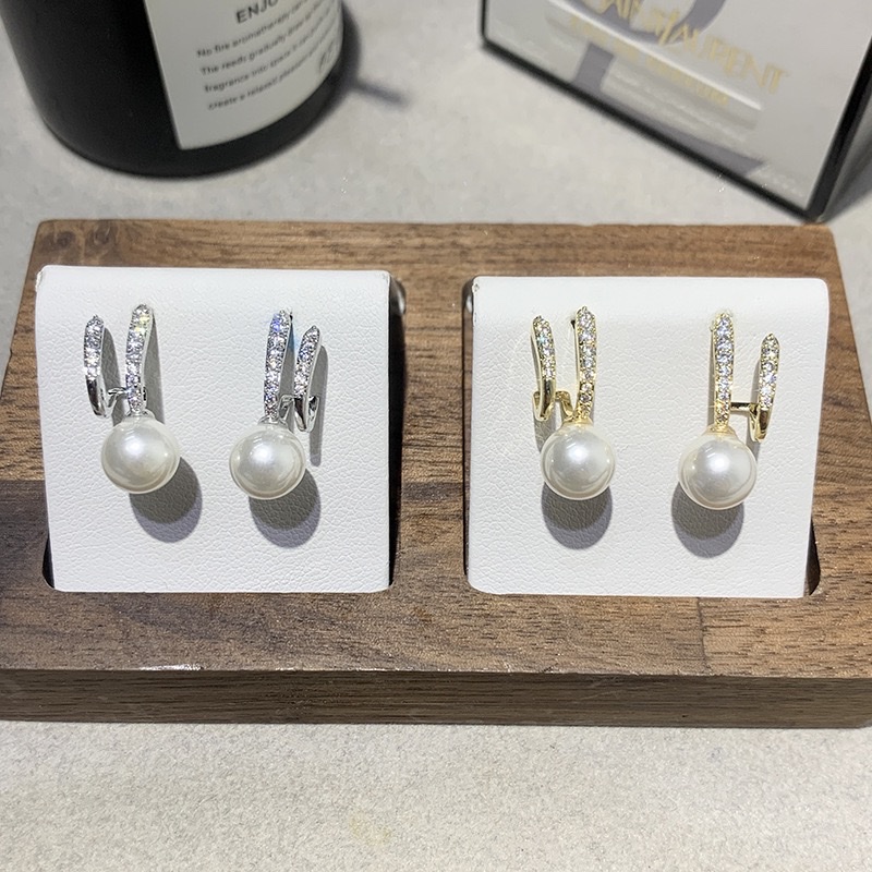 Micro-inlaid zircon pearl earrings for women's autumn and winter, unique double-layer line sense ear studs, new niche design, light luxury earrings, ear stud accessories, ear piercing detail image 4