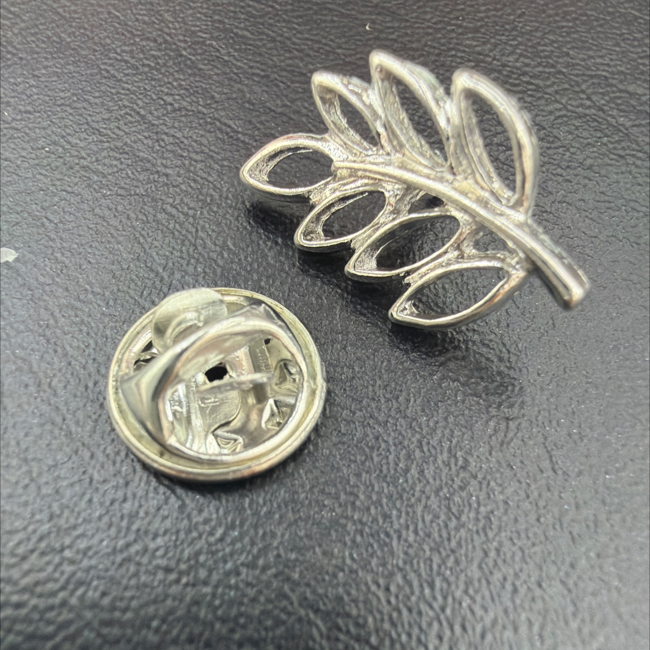 树叶胸针镂空花草胸针金属别针收腰别针刺马针简约胸针合金胸针徽章