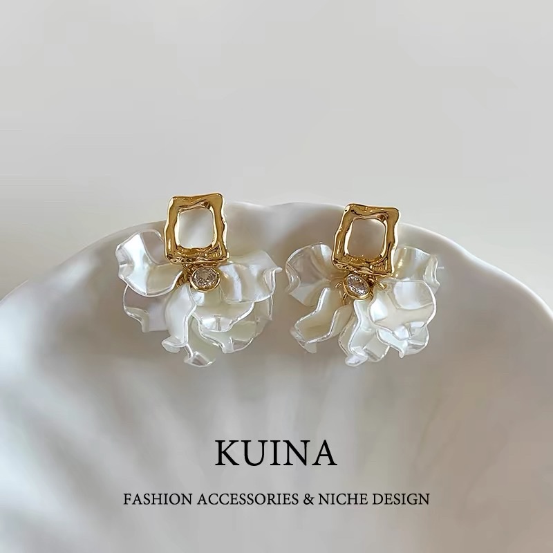 French white petal earrings, silver needle stud earrings, women's light luxury and high-end style earrings, new unique flower earrings and stud earrings