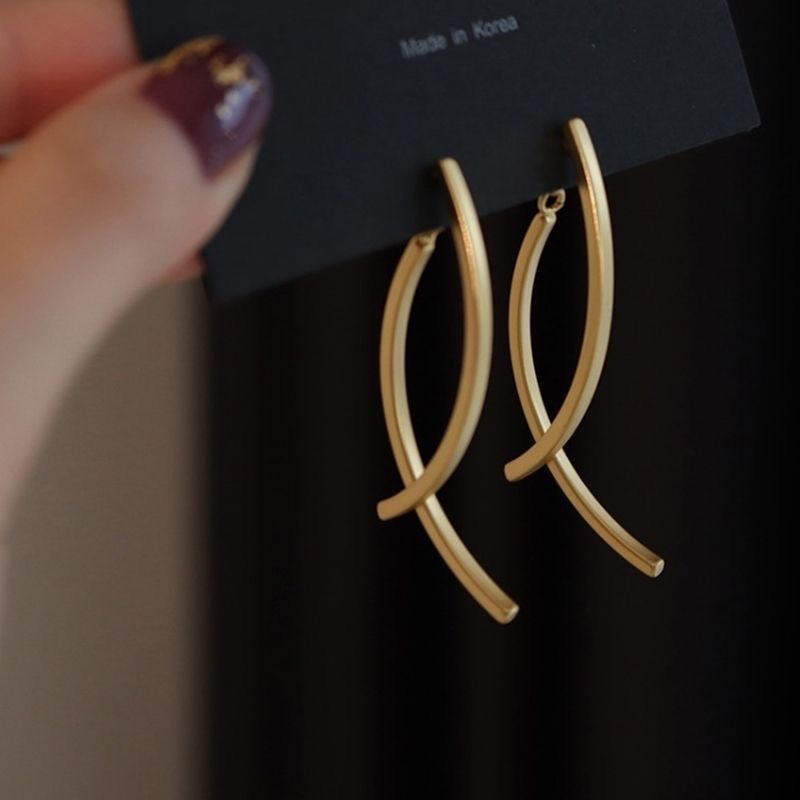 s925 sterling silver needle cross-shaped unique earrings, a new 2025 Korean-style, trendy, niche design, high-end earrings Application Scenario