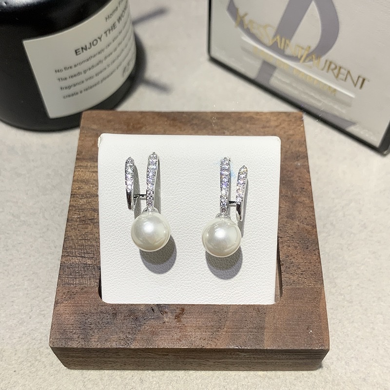 Micro-inlaid zircon pearl earrings for women's autumn and winter, unique double-layer line sense ear studs, new niche design, light luxury earrings, ear stud accessories, ear piercing detail image 3