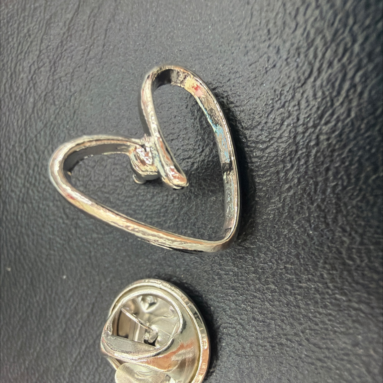 爱心镂空胸针刺马针金属合金别针收腰别针小胸针徽章胸针