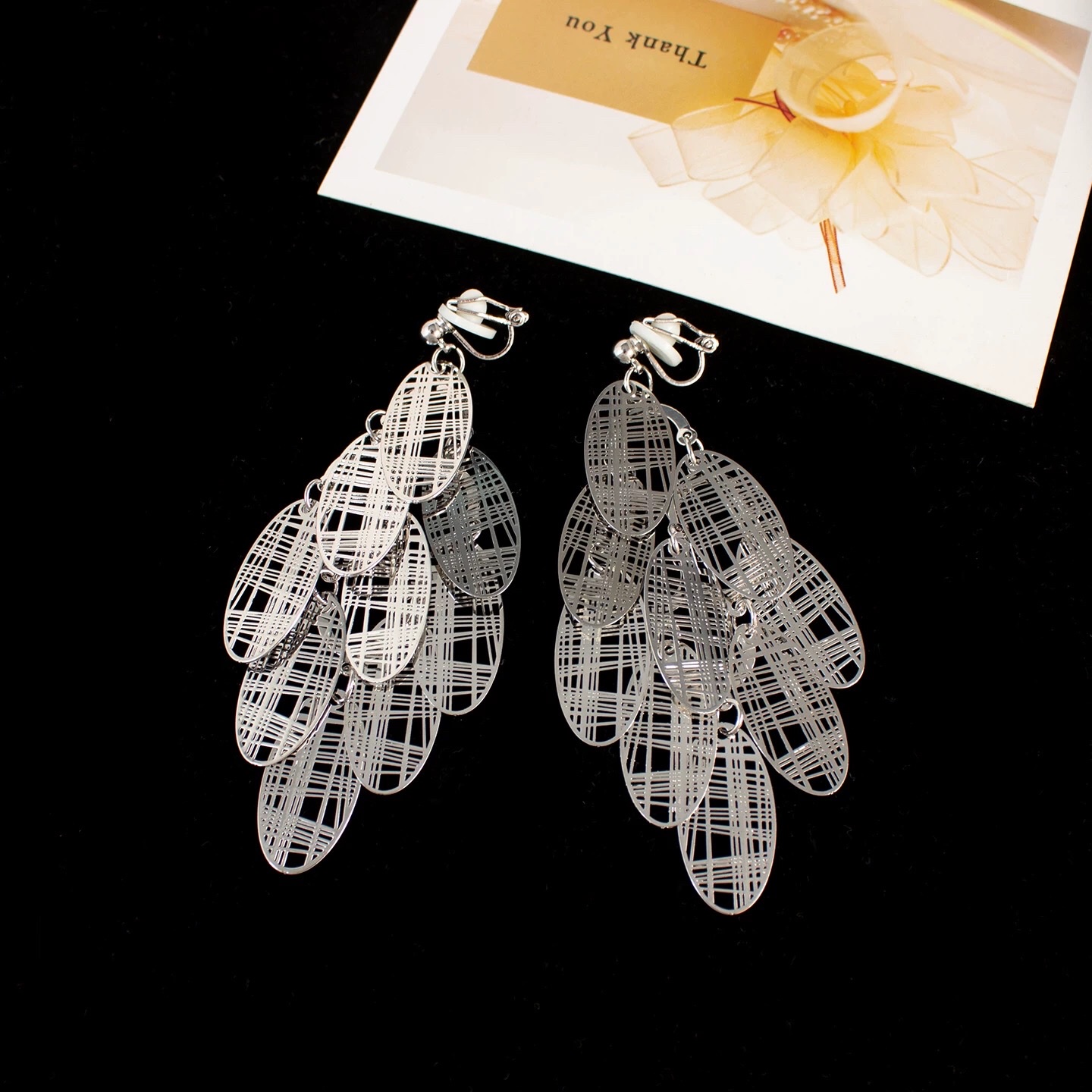 欧美风夸张银色镂空圆片气场大耳环长款圆脸显瘦冷淡风时尚耳饰女白底实物图