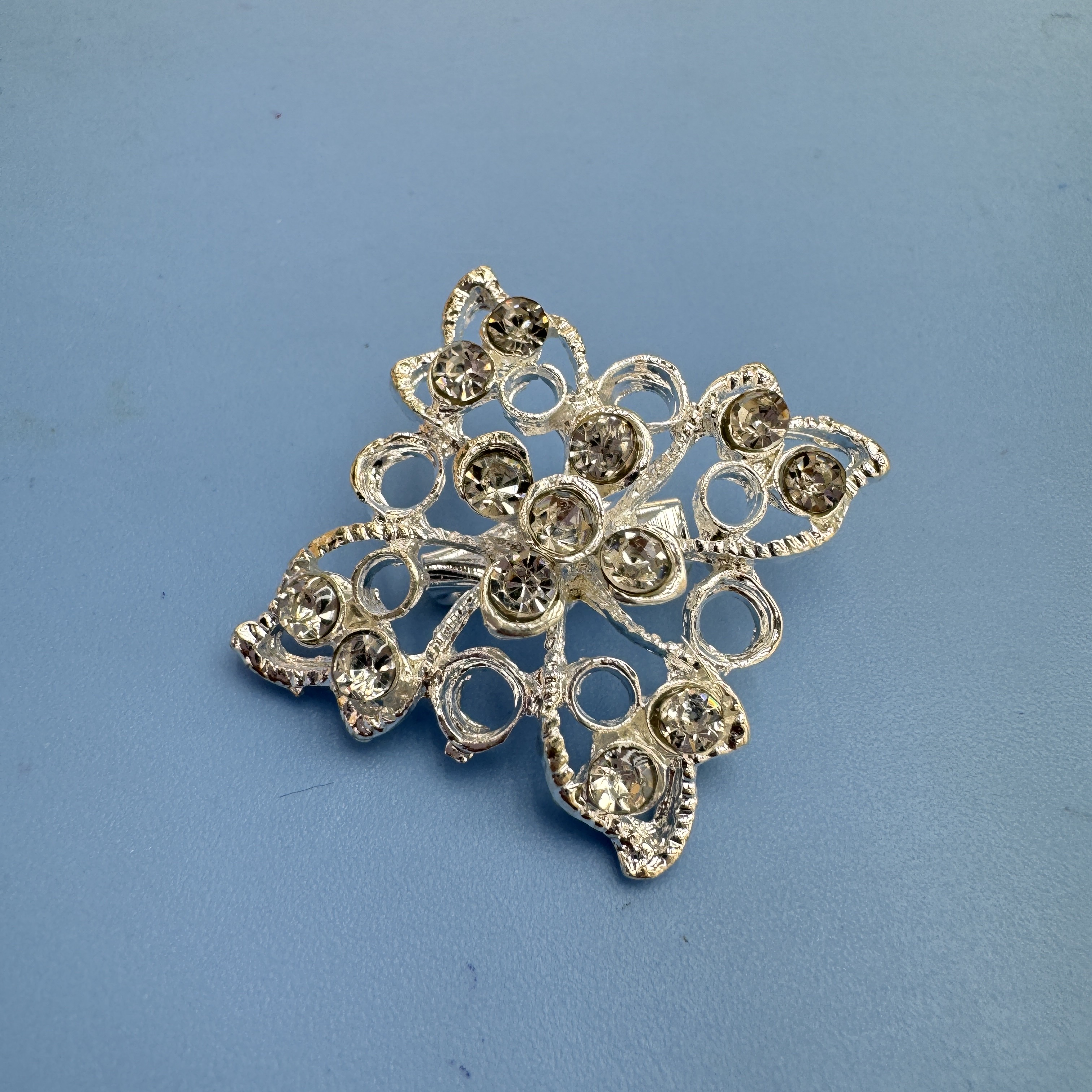 欧美爆款水钻镀银方行小胸针产品图