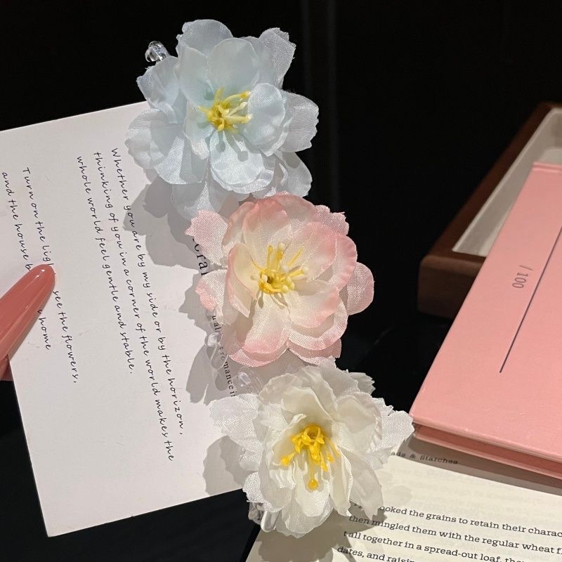 The sweet and ethereal atmosphere of spring is filled with cherry blossom clips, a forest-themed pure desire style, side clips, hair accessories, and versatile bangs clips detail image 3