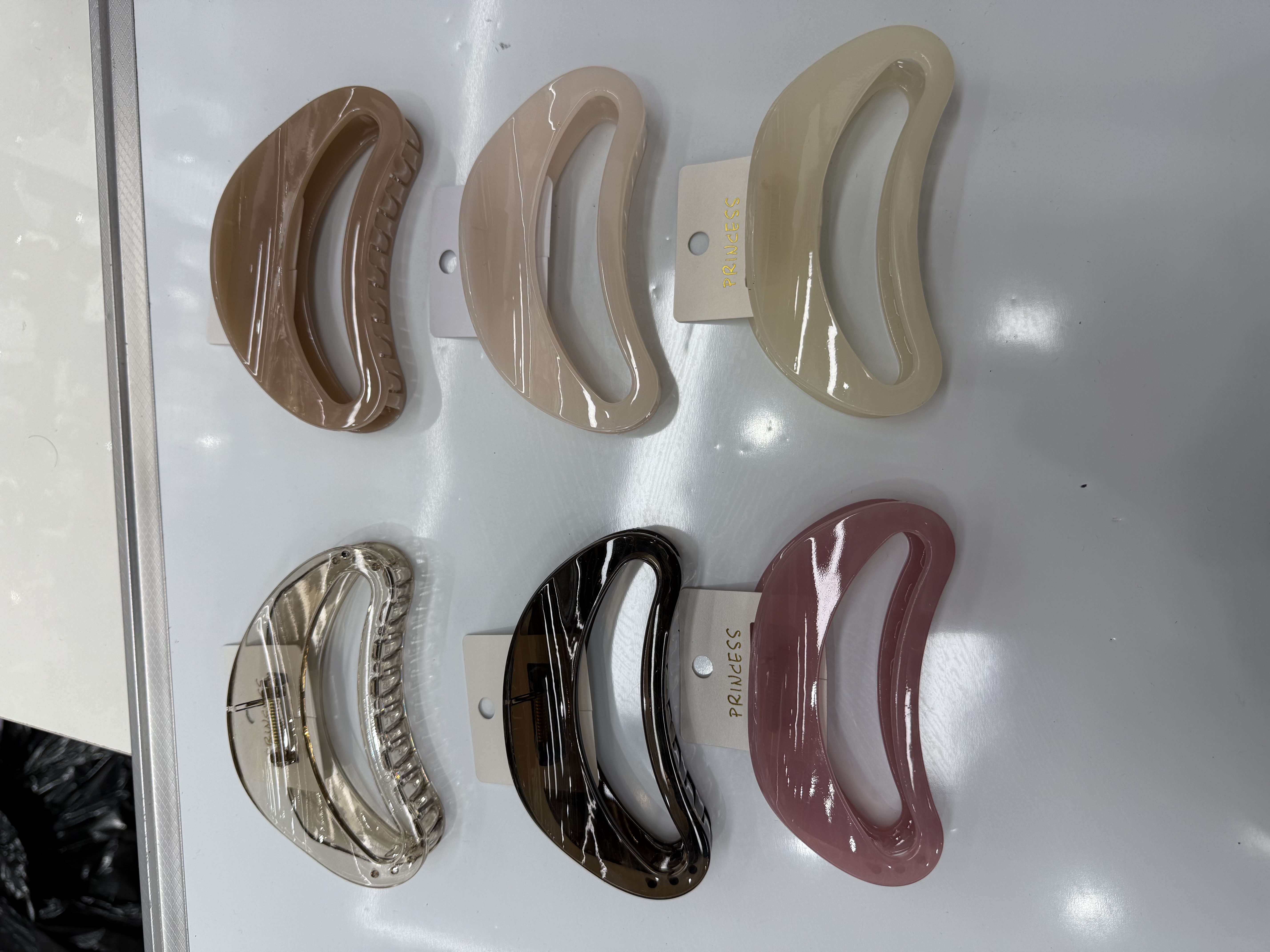 Elegant and stylish, hollowed-out crescent-shaped large hair clip, female hair volume, shark clip, high-end feel, versatile, updo hair clip, hair accessory, hair accessory clip