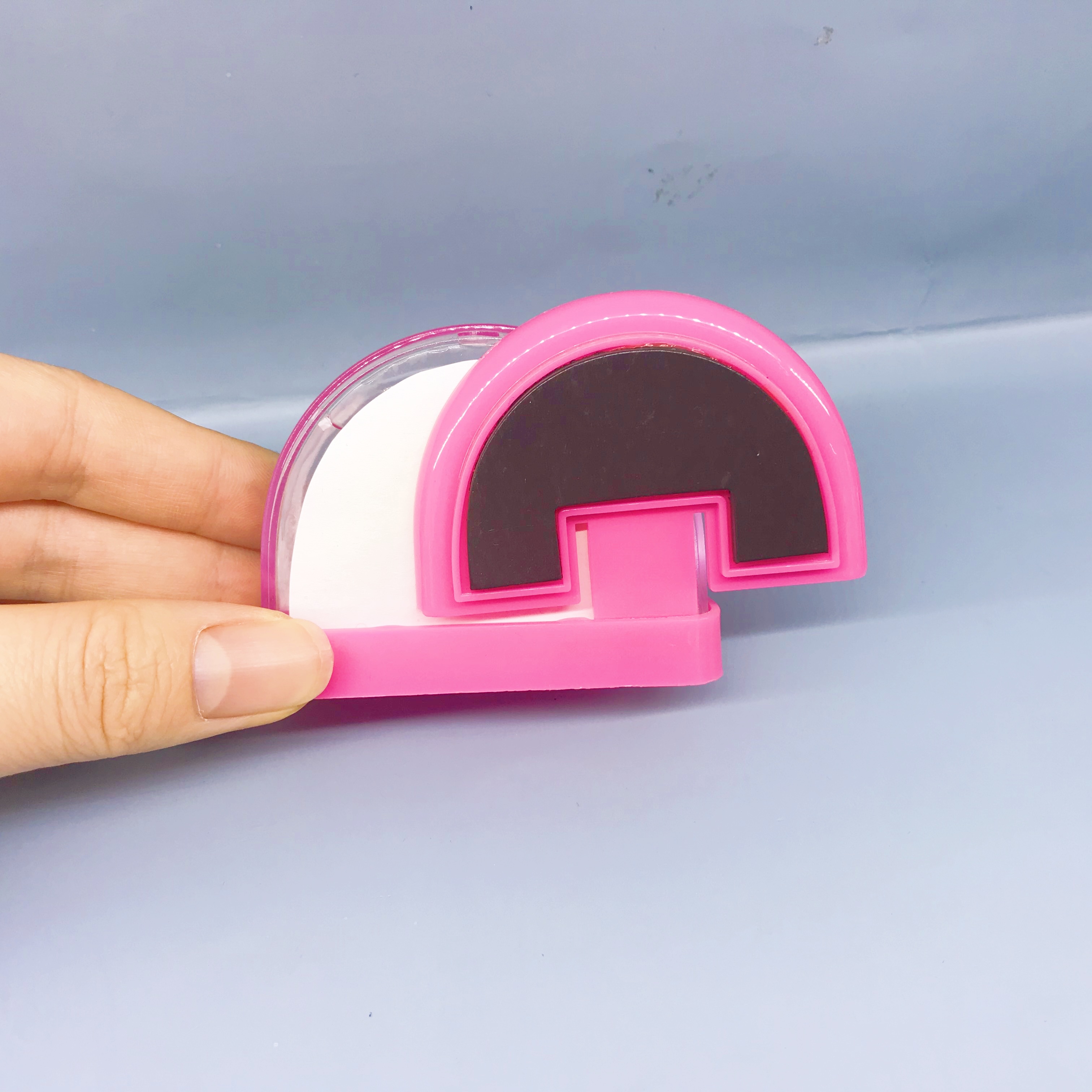 Original manufacturer of European-style custom semi-circular acrylic fridge magnets with liquid photo glitter and magnets Application Scenario