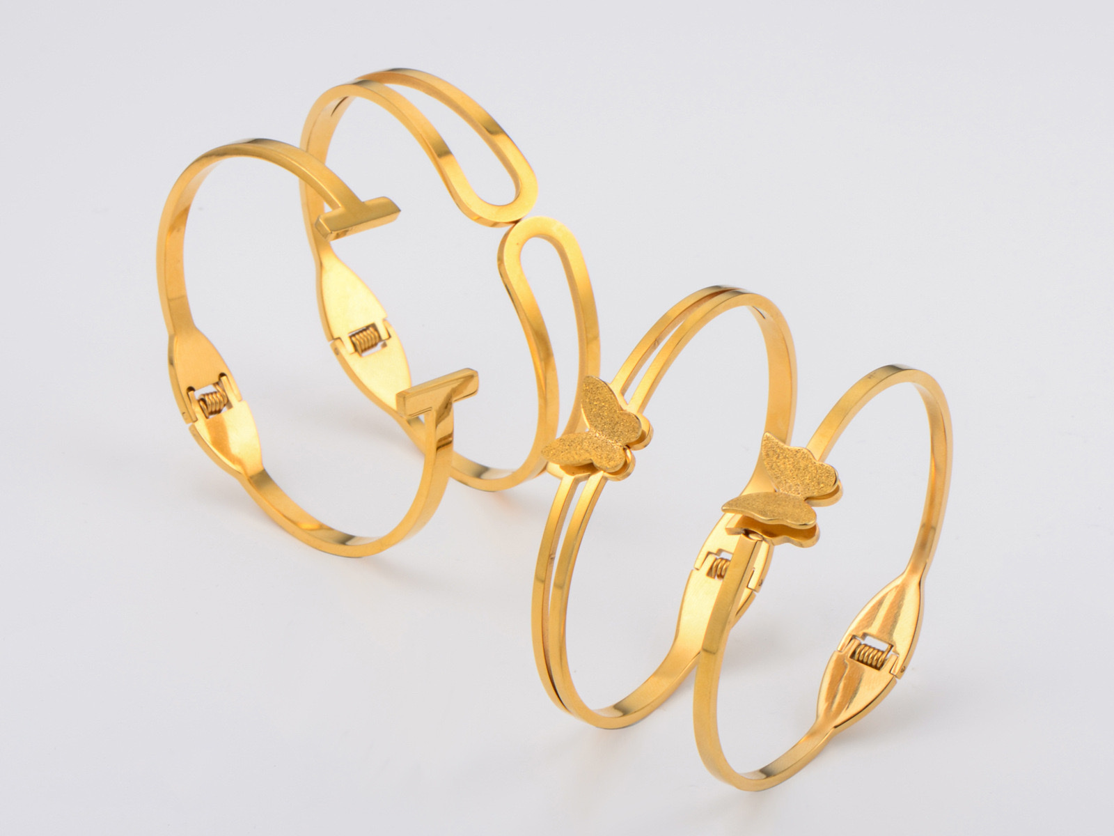 Spring buckle semi-open bracelet, stainless steel vacuum electroplated gold hollowed-out small skirt narrow version bracelet accessory
