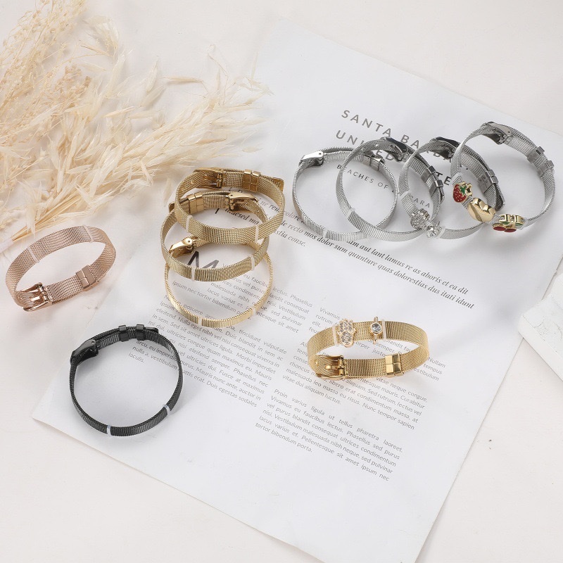 Stainless steel Italian woven mesh chain bracelet, cherry strawberry heart-shaped pendant, fashionable and versatile, suitable for both men and women, export stock, DIY stainless steel watch strap, freely combinable bracelet, copper micro-inlaid bracelet details Picture