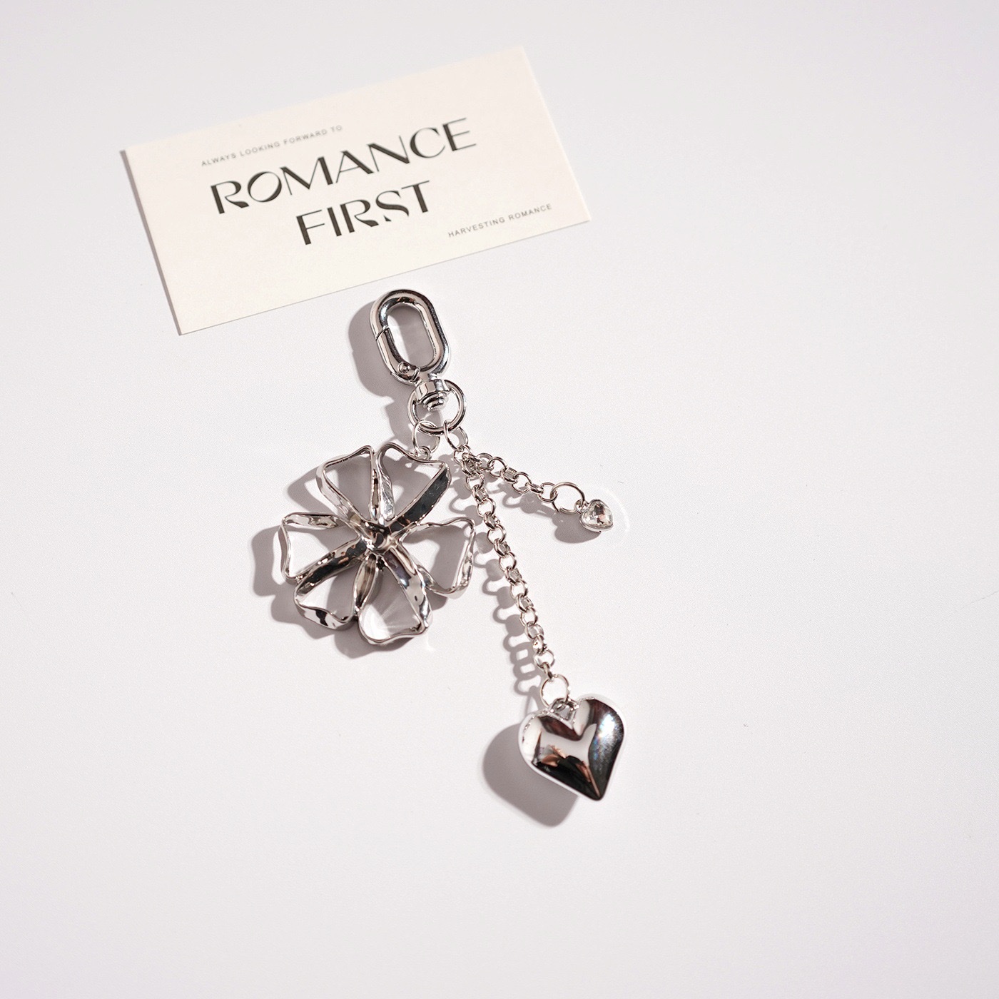 New cute four-leaf clover heart keychain pendant, bag pendant, small gift, car pendant, keychain Application Scenario