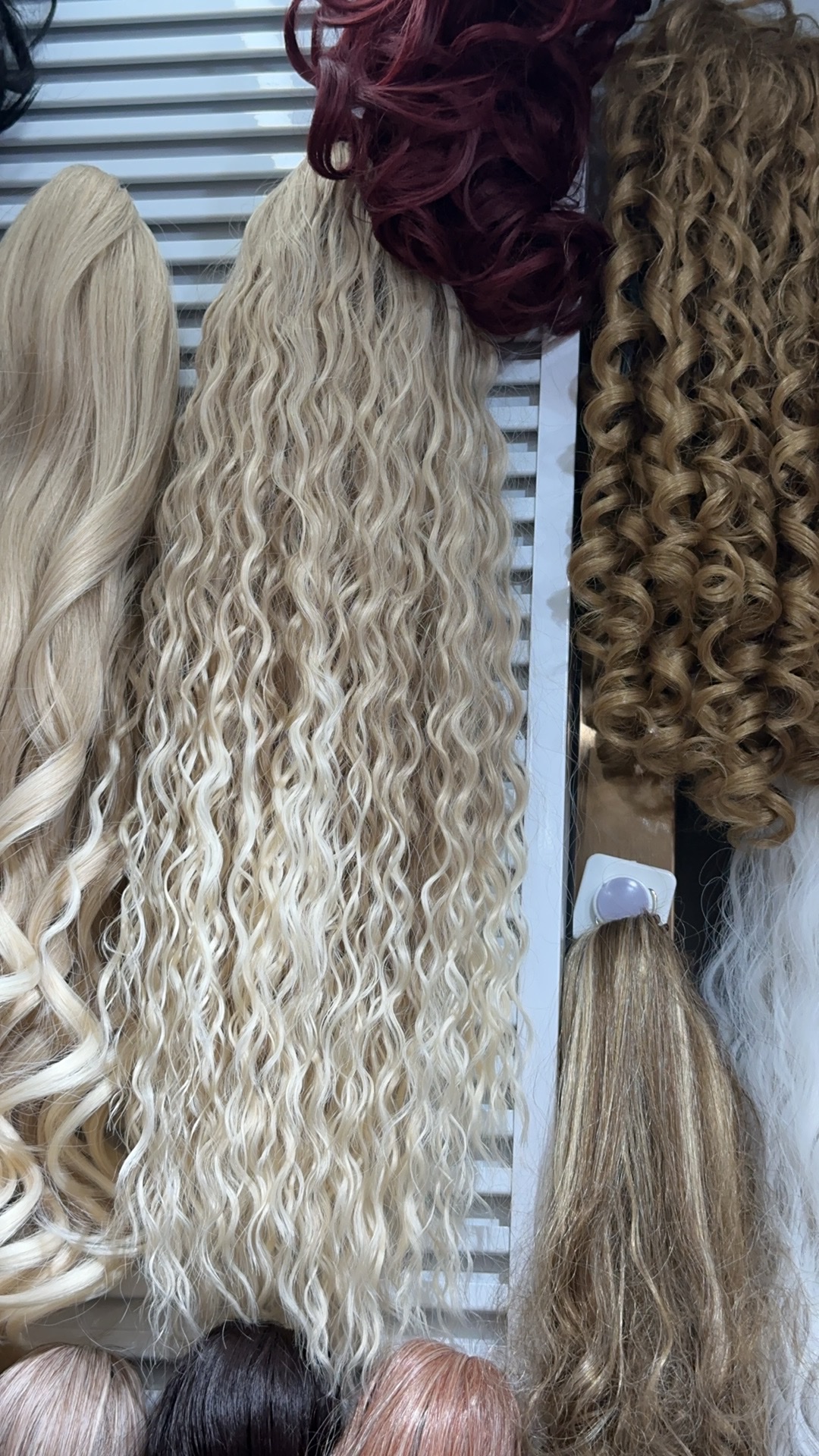 Peluca simulación de cabello peluca natural peluca larga peluca de mujer cubierta de cabeza moda versátil accesorios de pelo no lavado no cuidado peluca simulación de cabello peluca de mujer peluca de moda corta details Picture