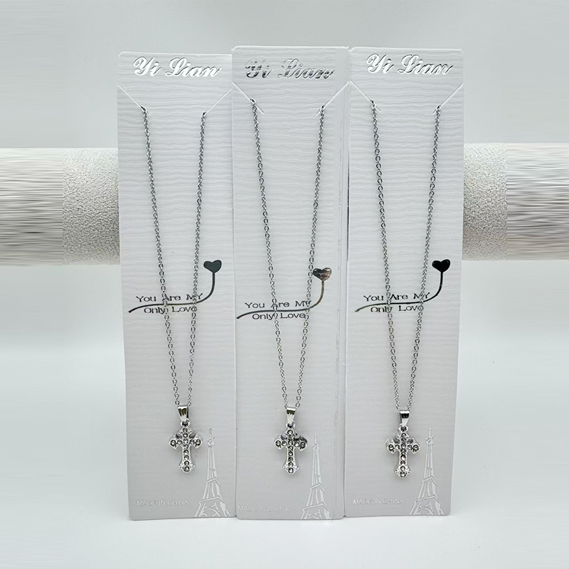 Simple and individual cross necklace, fashionable and creative new style, unisex trendy clothing chain accessory Cross necklace Item Picture