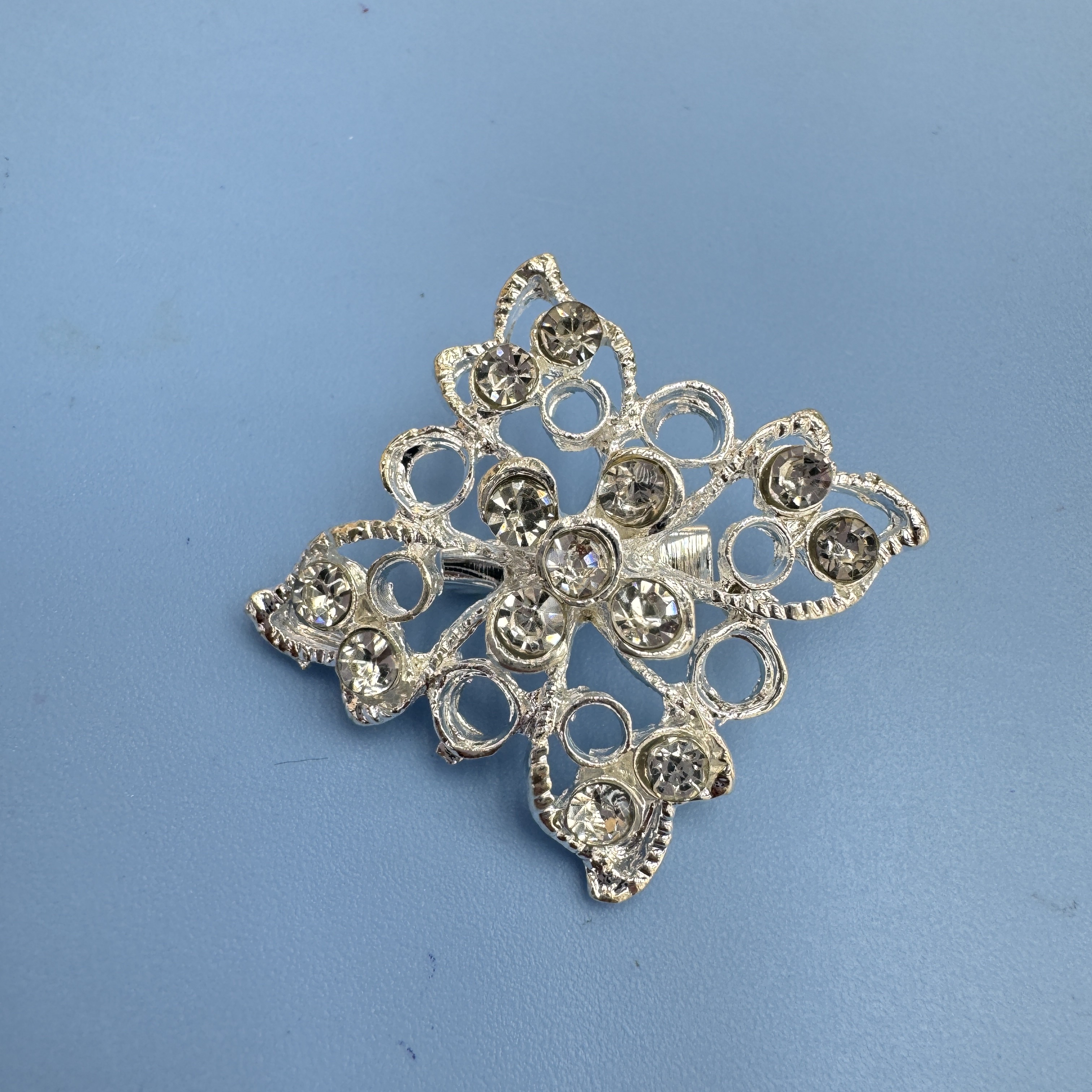 欧美爆款水钻镀银方行小胸针