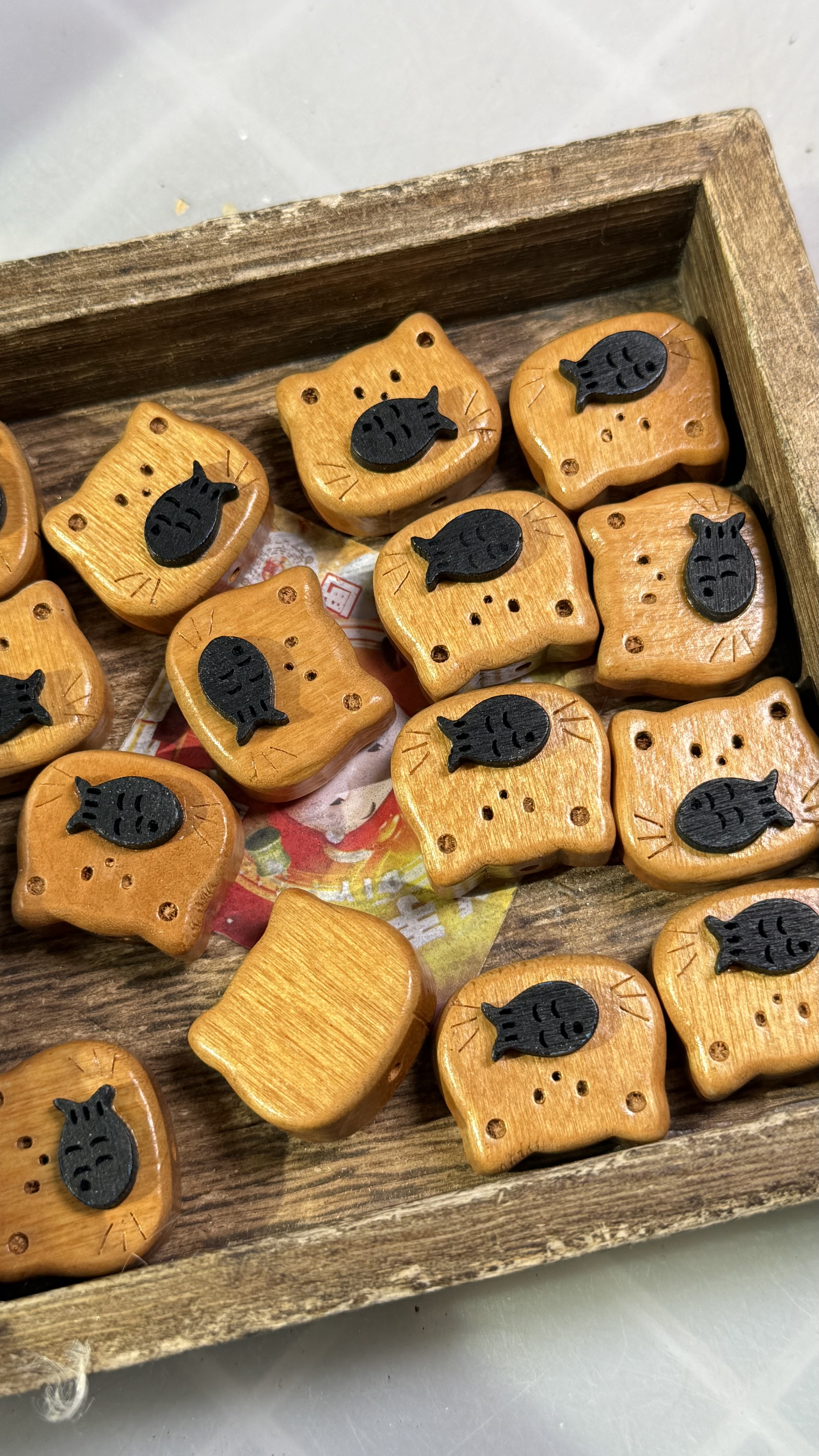 手工饰品配件DIY饰品小猫吃鱼榉木款新品配饰手机链手链项链直播抖音热门热销款新品产品图