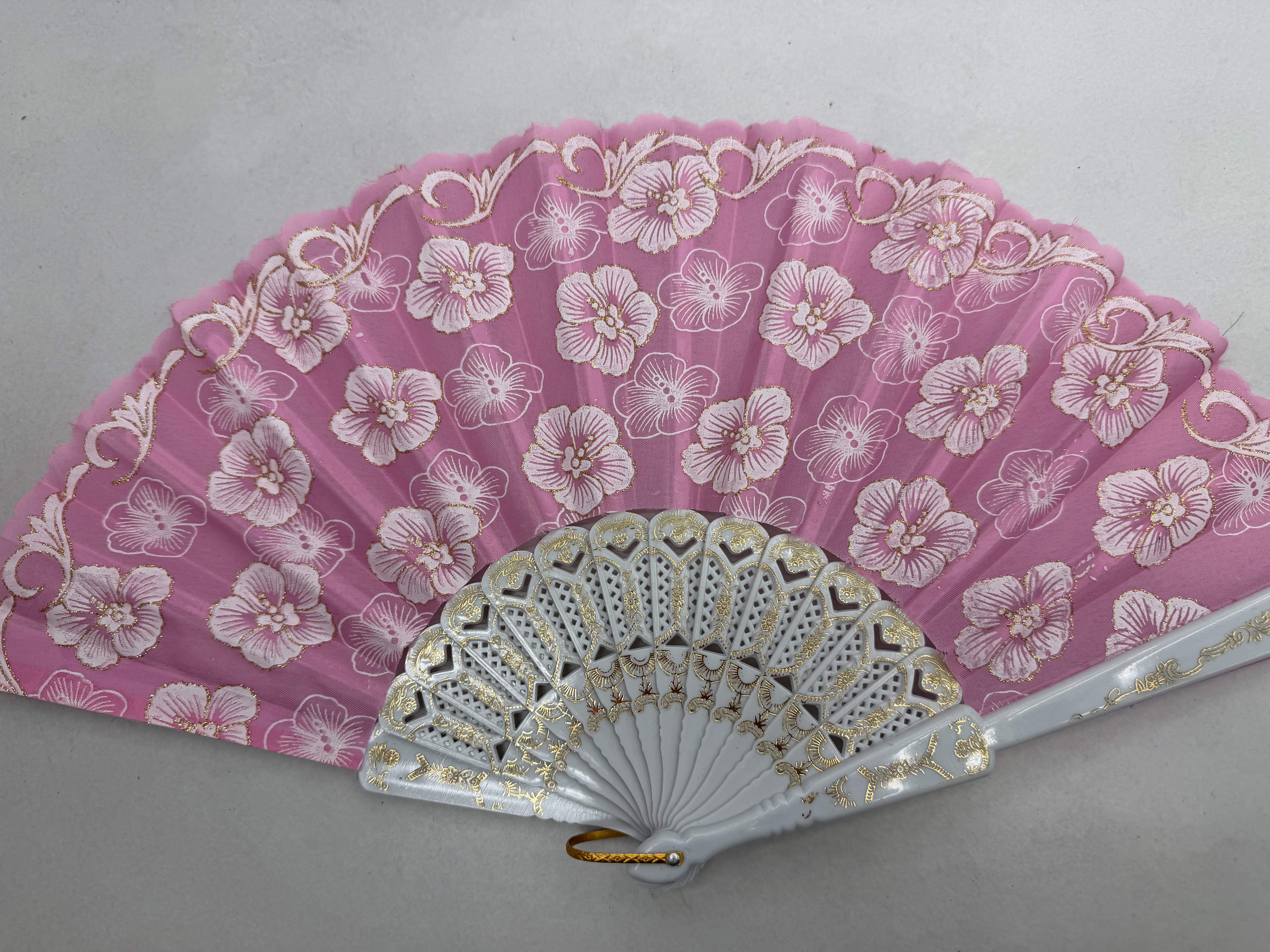 金粉扇子，扇骨烫金，扇面涤纶布，6个颜色平均混包，一件600把装，单件体积0.07产品图