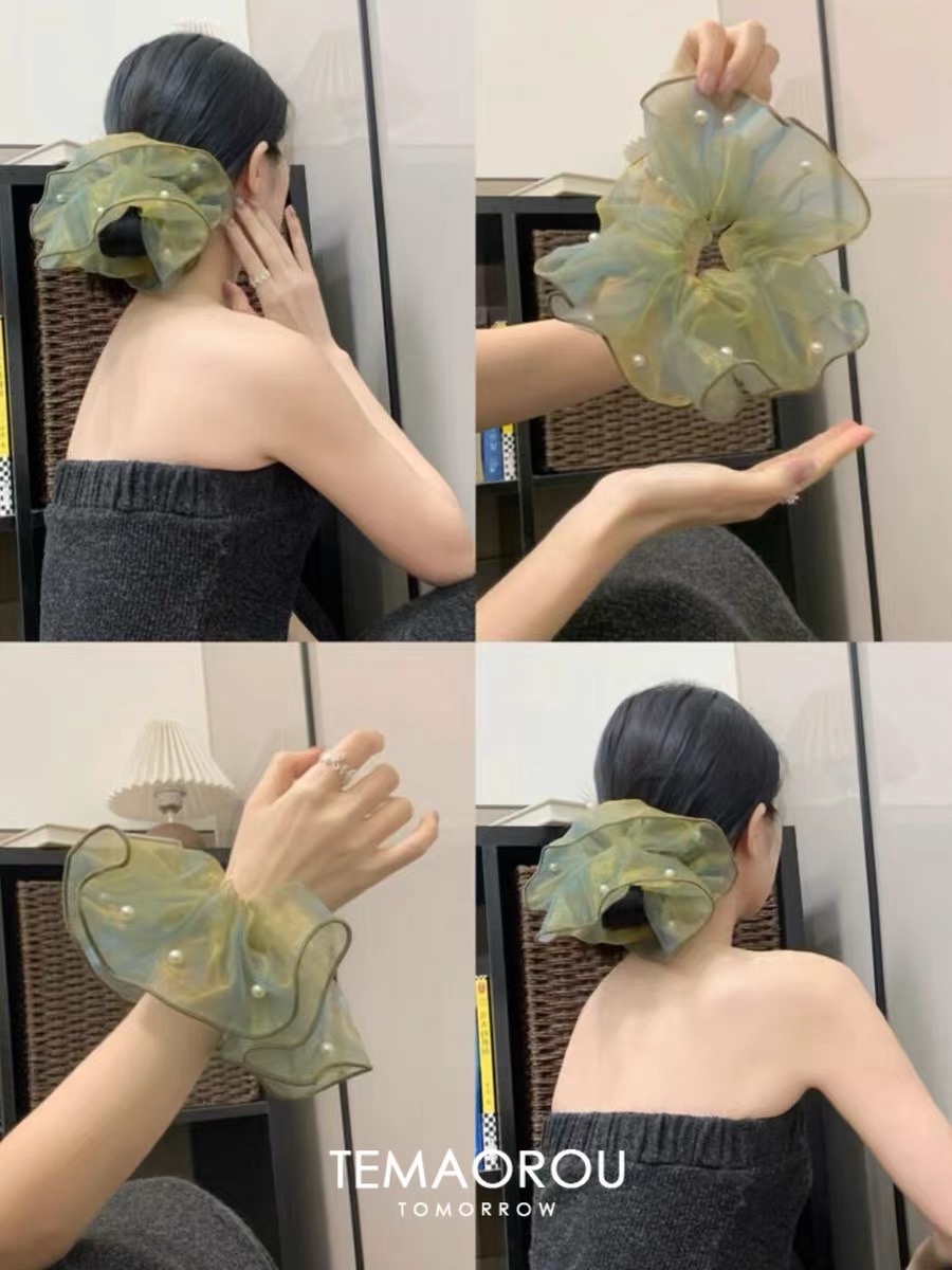 Mermaid Princess in the sun ~ Korean-style beaded hair bands with a sparkling atmosphere, niche large intestine hair bands and hair ties for women's hair accessories Application Scenario