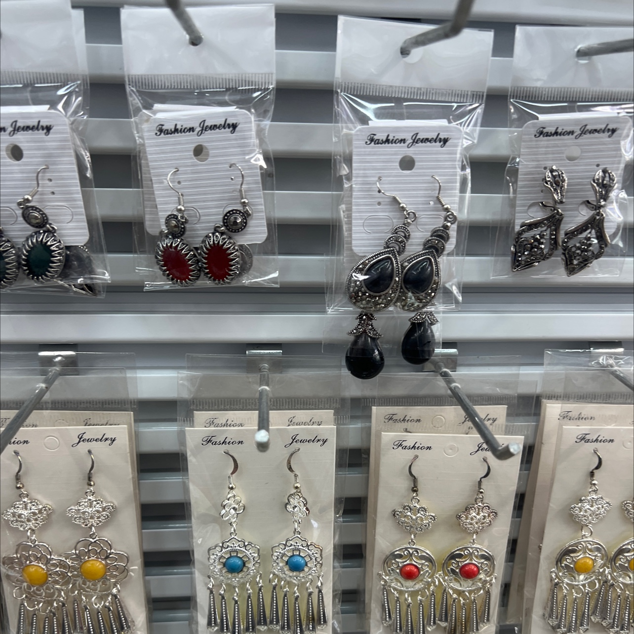 合金饰品现货供应