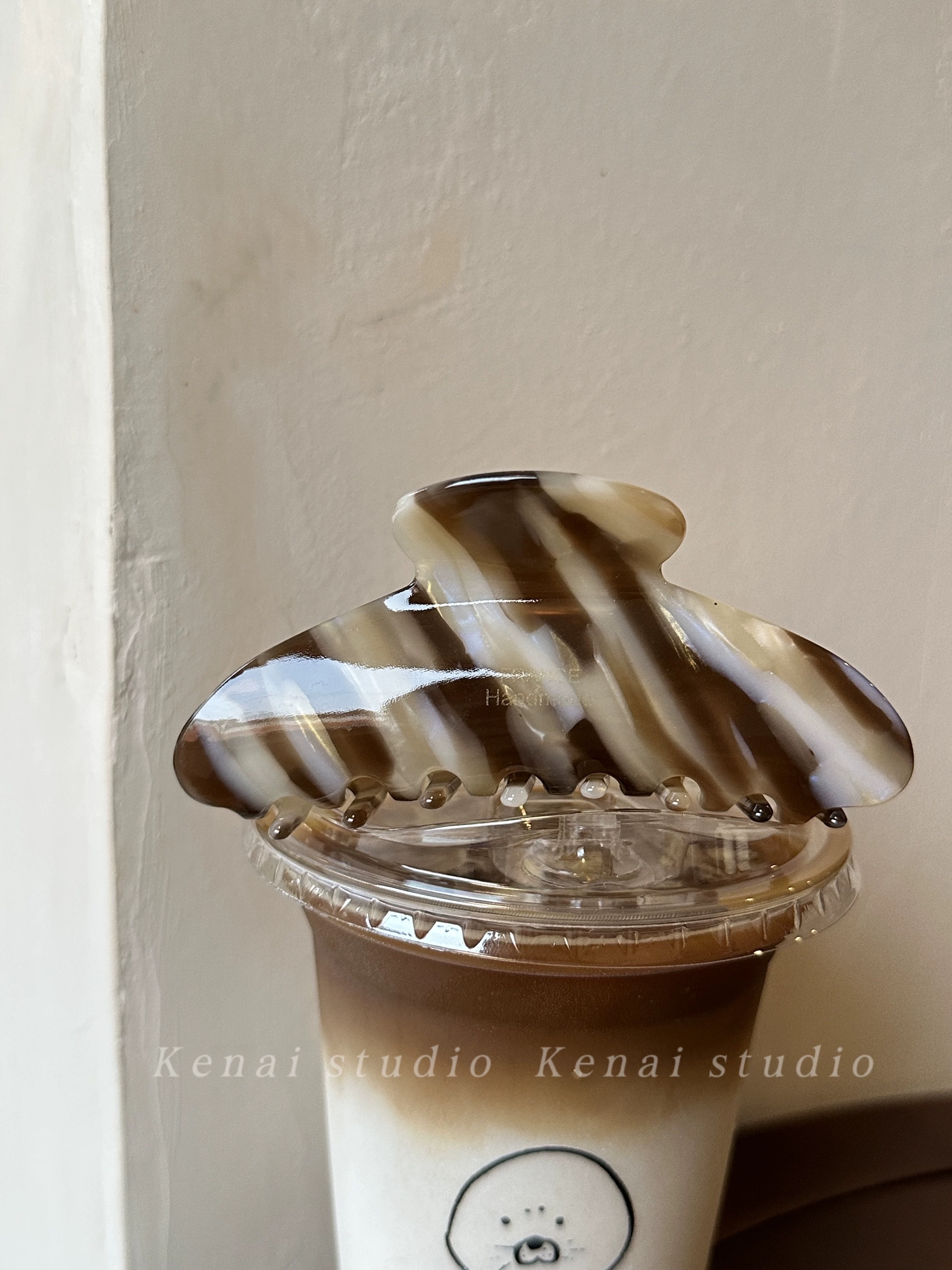 Korean FRANCE chocolate milk tea-colored acetate gripper, Maillard French large shark gripper, hair accessory, women's hair clip, hair accessory gripper Specification image