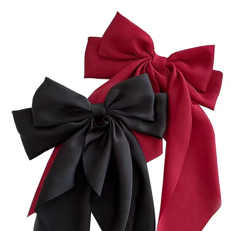 The silk ribbon large bow headpiece exudes an ethereal feminine charm. The hairpin at the back of the head is the same as the popular spring clip detail image 2
