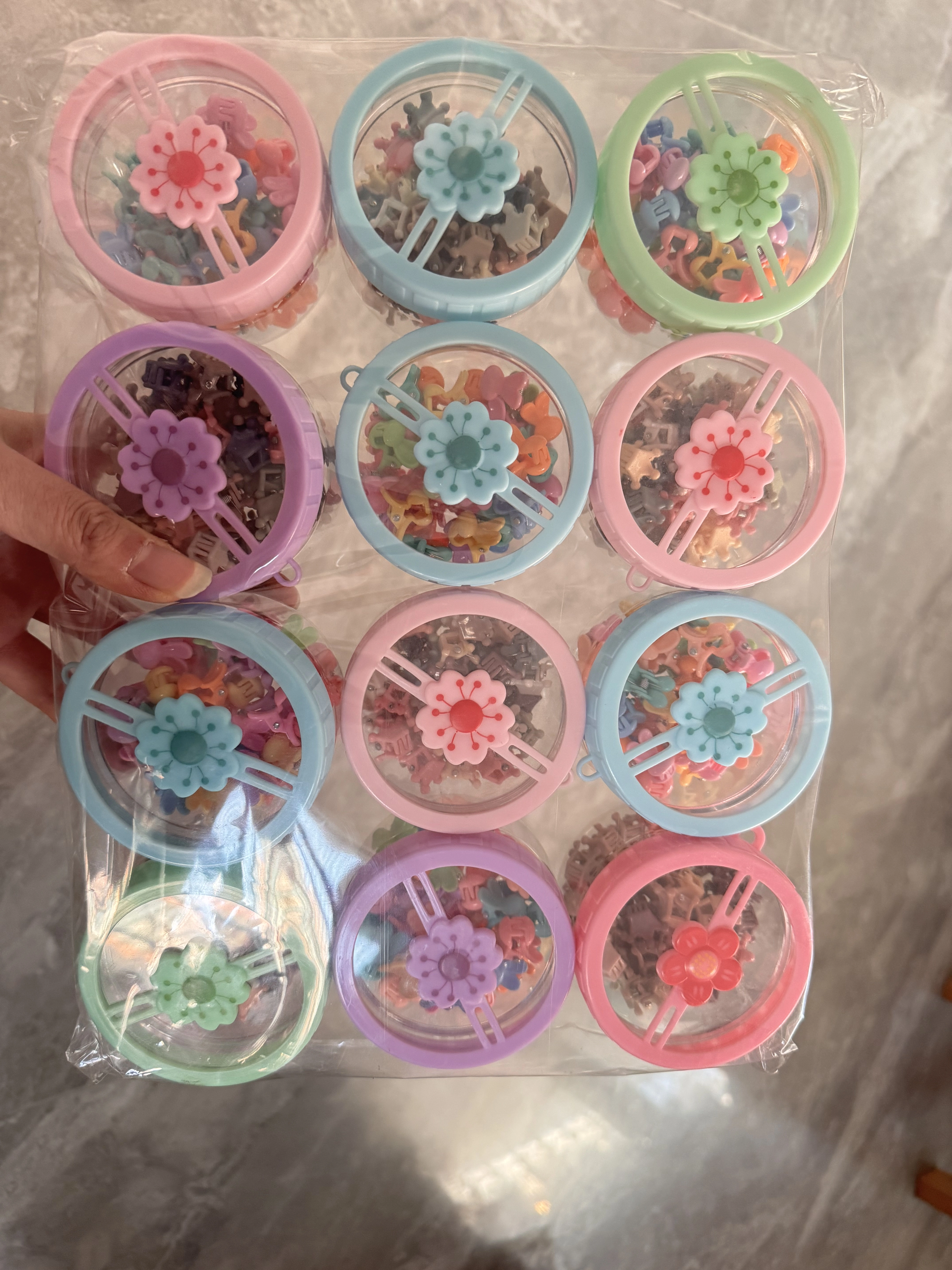 Acrylic children's gripper hair accessory, cute design, anti-slip fixed hair clip, flower cover, hair accessory, hair clip, gripper, acrylic children's hair clip detail image 3