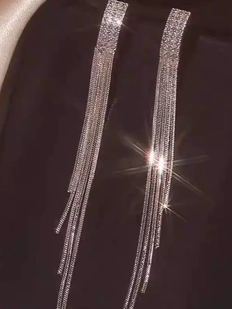 High-end French retro long tassel 925 silver stud earrings for women, light luxury metal earrings, elegant 2026 new style earrings and stud accessories Application Scenario