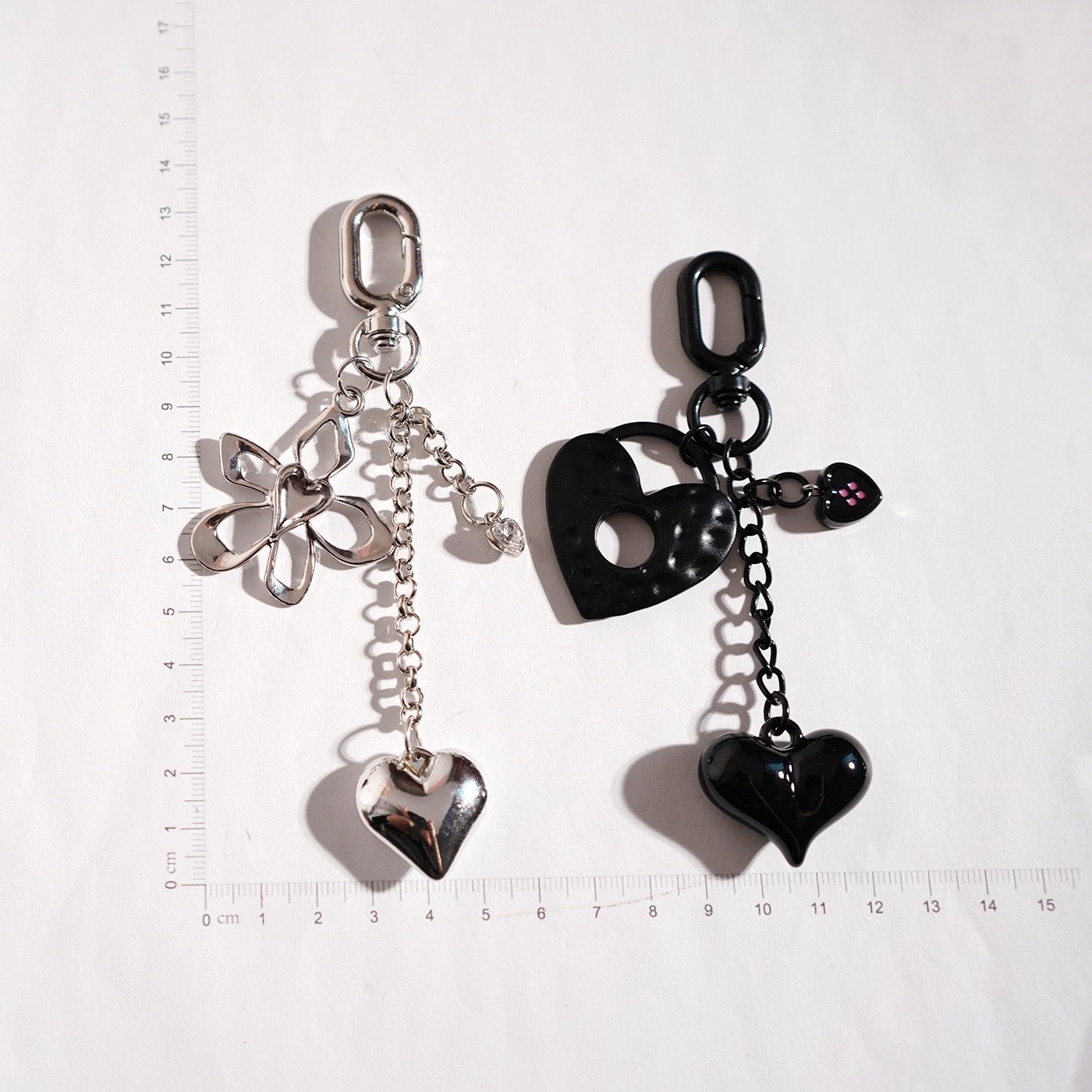 New cute four-leaf clover heart keychain pendant, bag pendant, small gift, car pendant, keychain detail image 2