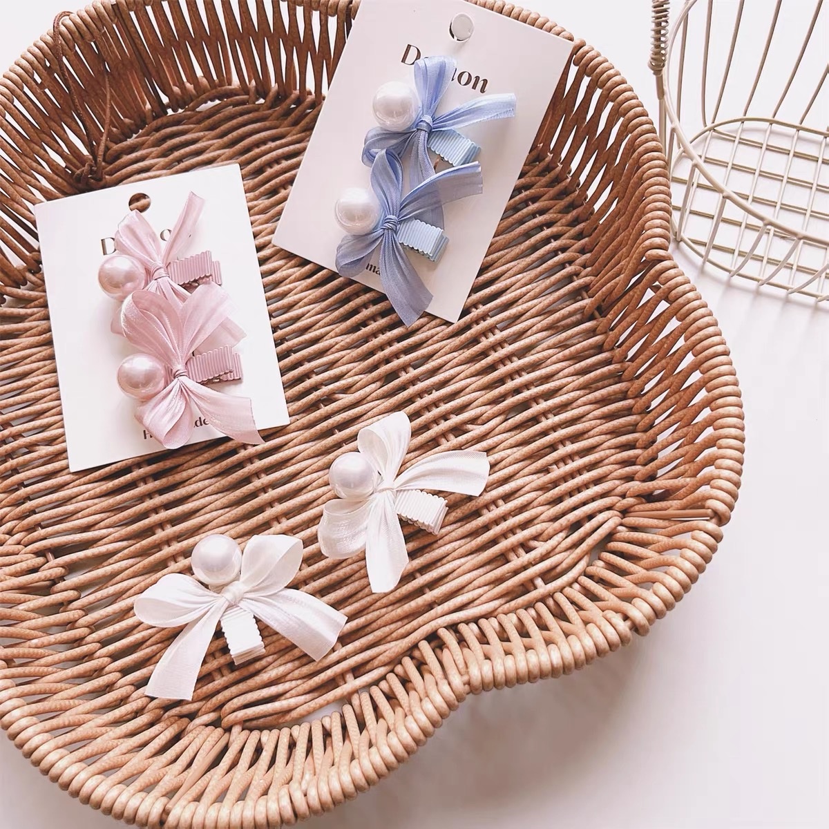 New girl's super fairy-like pearl hair clip, sweet little princess pink bow hair clip, full fabric safety clip, headwear, acrylic children's hair clip, hair clip, hair accessory, hair clip clamp details Picture