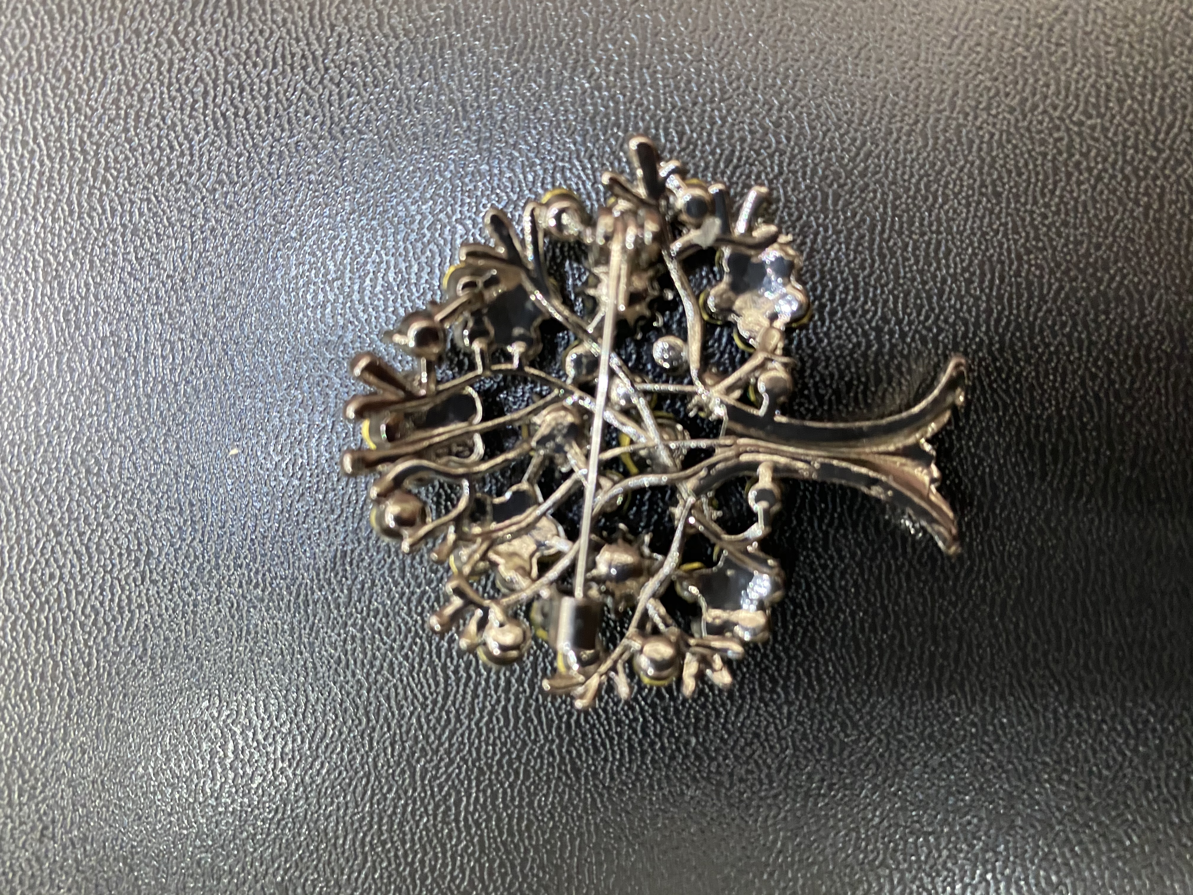 新款精致百搭合金水钻绿色生命树胸针男女服饰胸针细节图