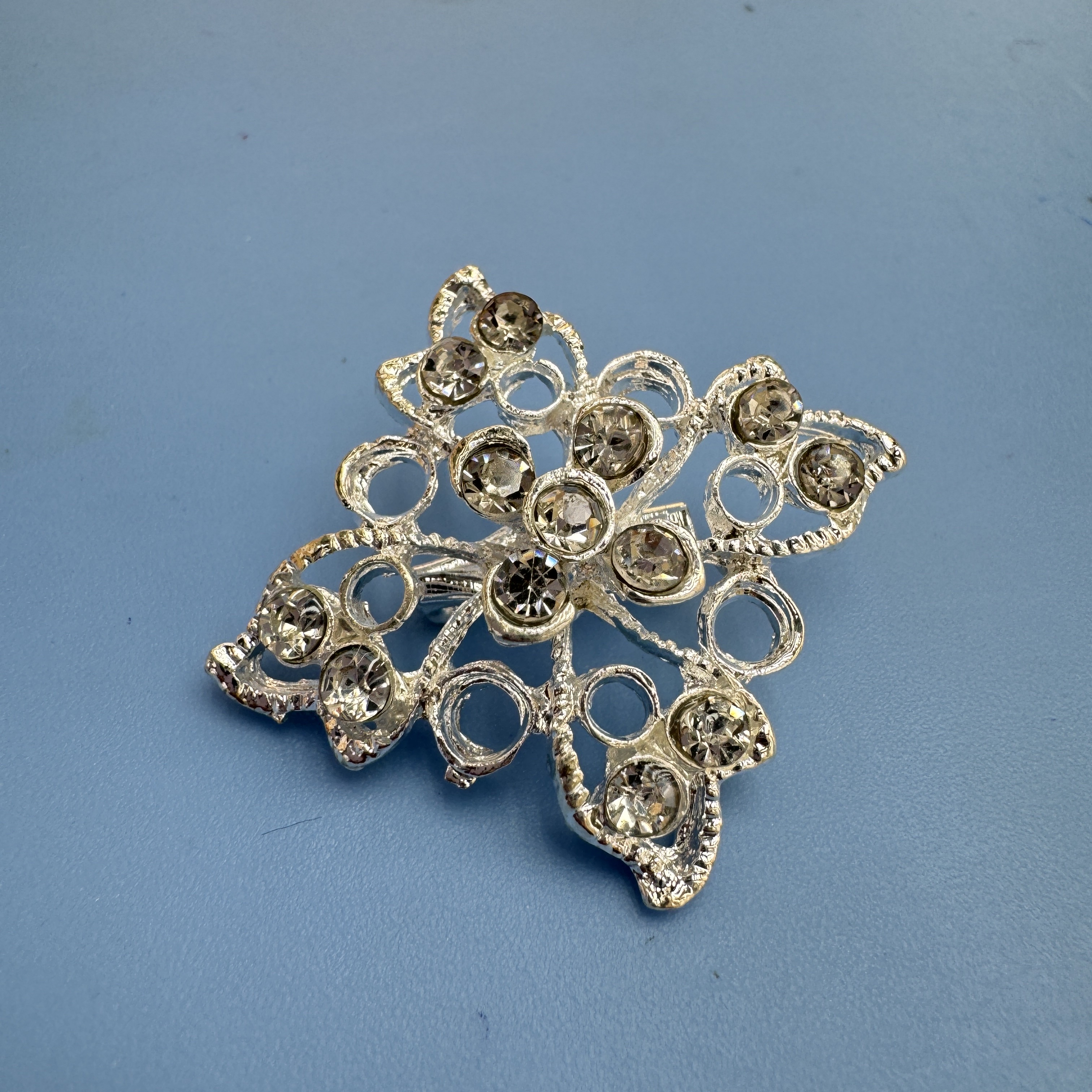 欧美爆款水钻镀银方行小胸针细节图