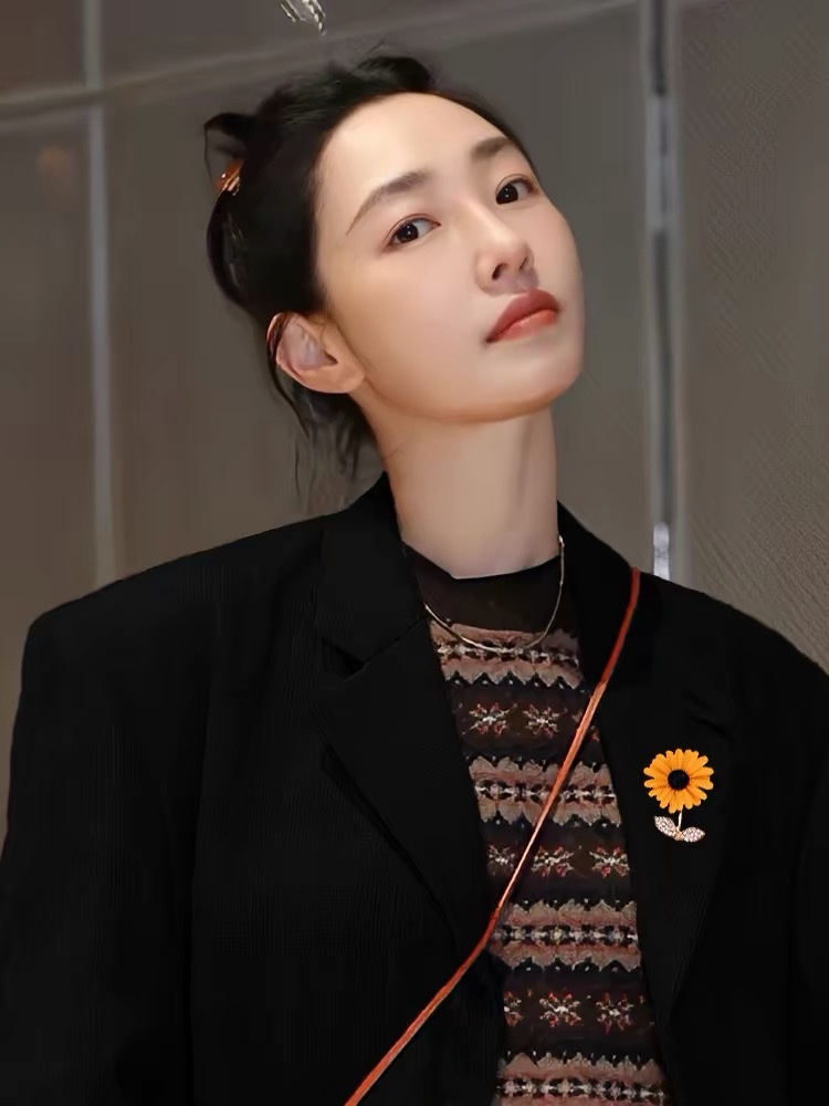可爱向日葵胸针女款设计感小众胸花别针高档气质精致花朵西装配饰胸针详情图3