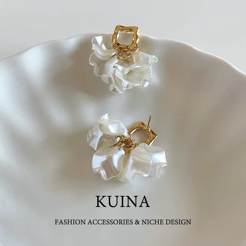 French white petal earrings, silver needle stud earrings, women's light luxury and high-end style earrings, new unique flower earrings and stud earrings Item Picture