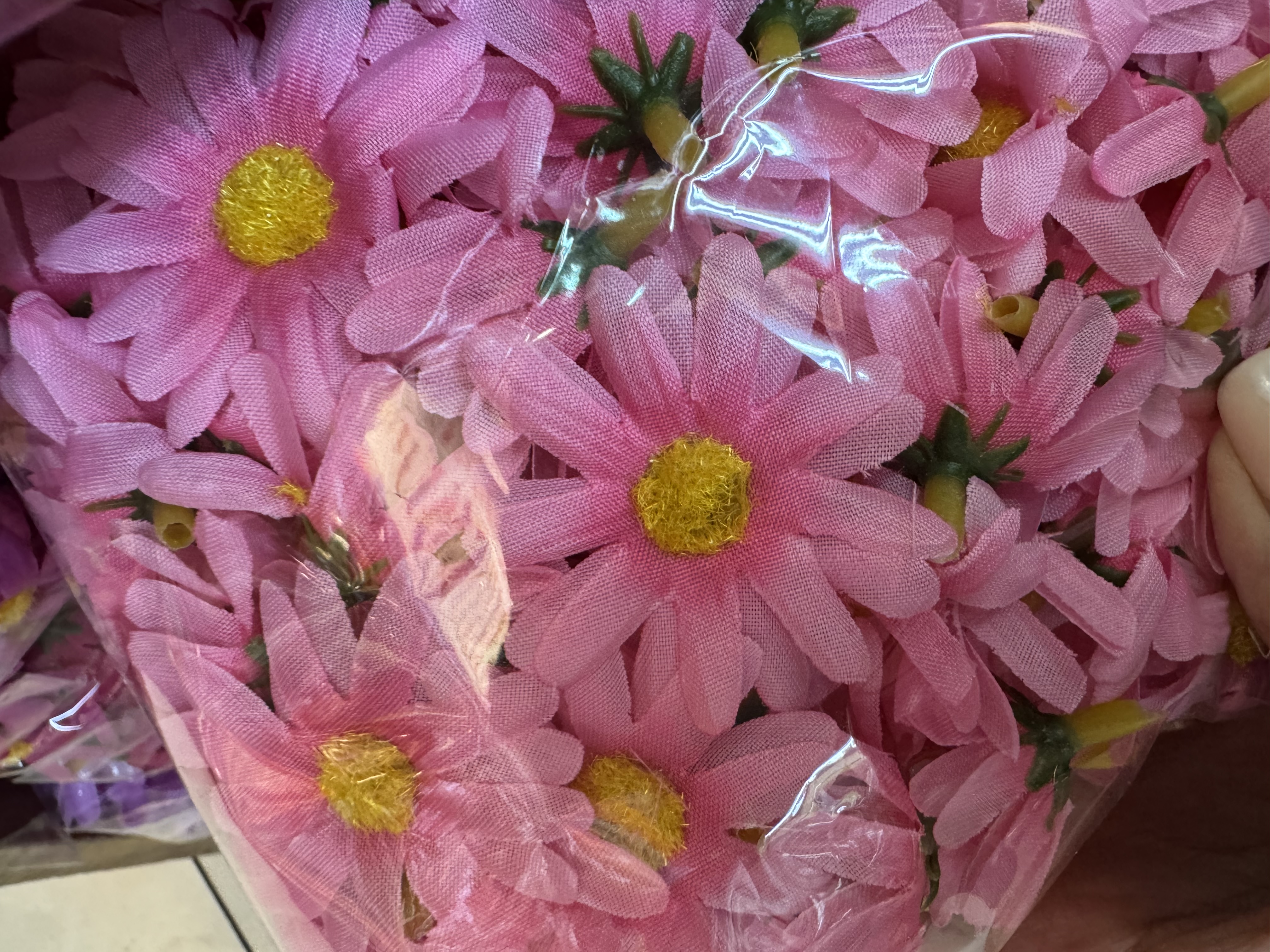 Artificial flowers, fake flowers and small Qingming flower ornaments can be used to decorate the home, courtyard and outdoors details Picture
