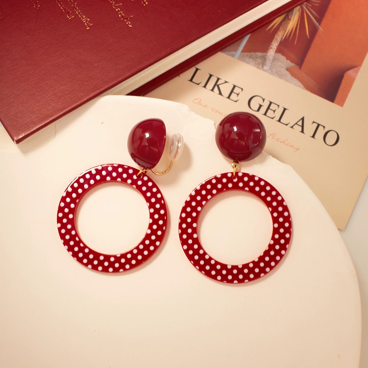 港风红色波点圈圈耳环显白复古耳饰俏皮摩登夸张无耳洞蚊香盘耳夹详情图2