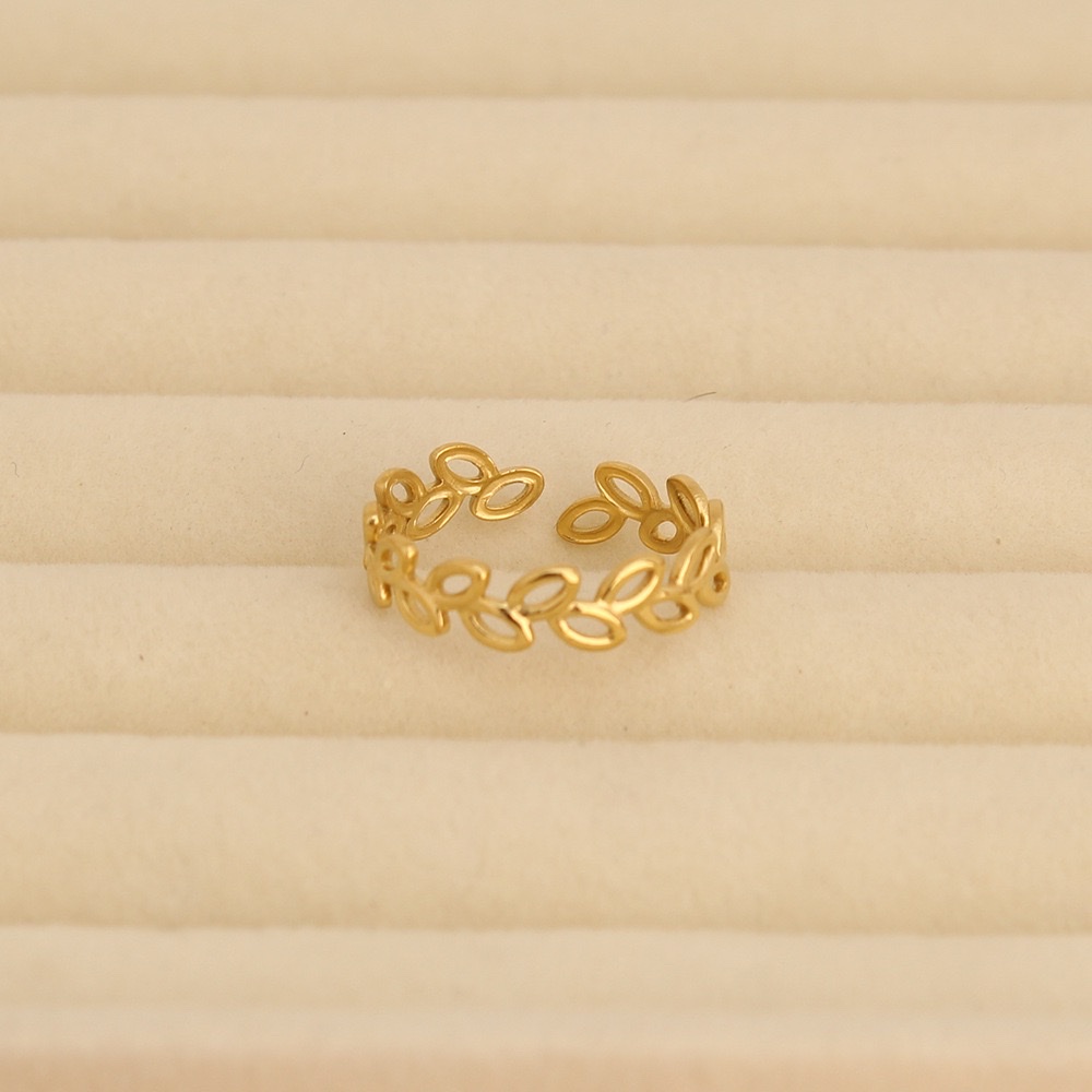 A copper micro-inlaid Moissanite silver ring with a retro design in a Chinese style Item Picture