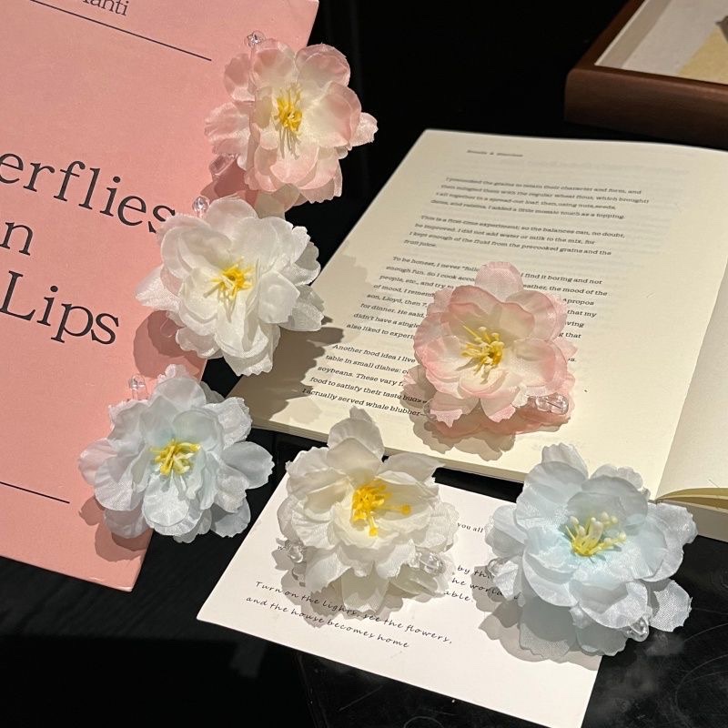 The sweet and ethereal atmosphere of spring is filled with cherry blossom clips, a forest-themed pure desire style, side clips, hair accessories, and versatile bangs clips detail image 2