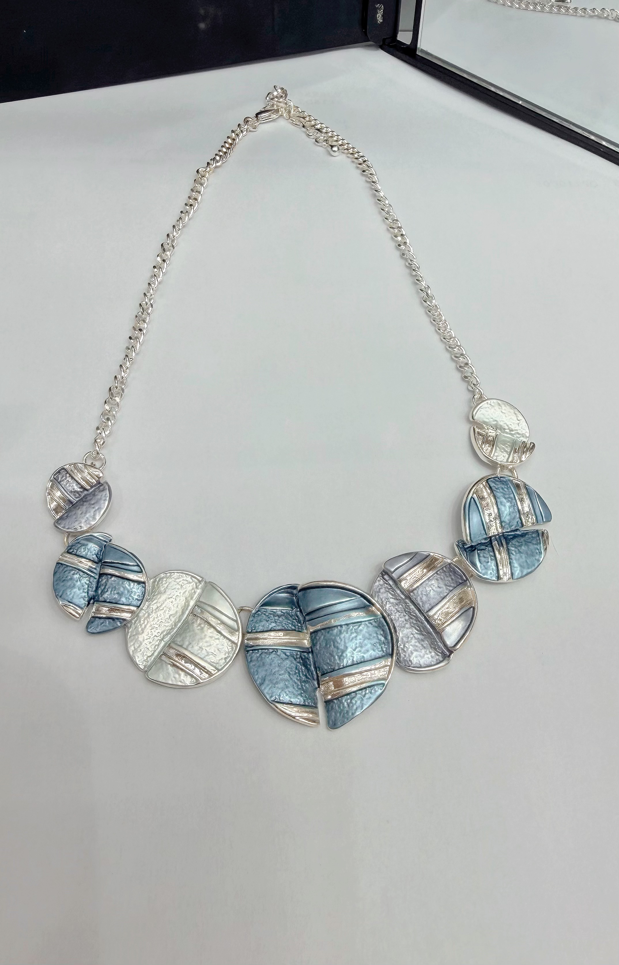 蓝色珐琅项链，小众设计感，蓝调几何 · 颈间秩序感，项链