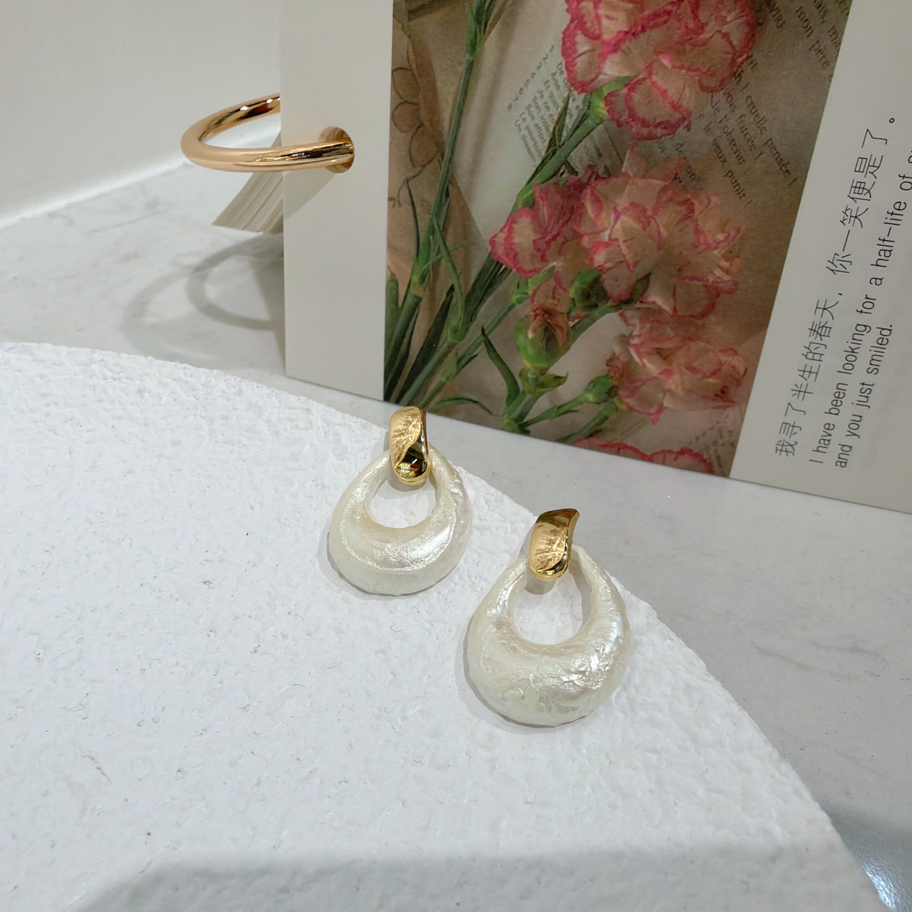 Teardrop-shaped hollowed-out fog mask sand pearl earrings Pearl earrings LL086