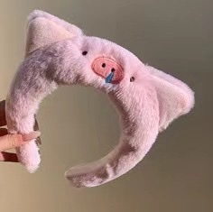Cartoon snot pig hairband headwear for girls, pink little pig hairband, cute decorative headwear Application Scenario