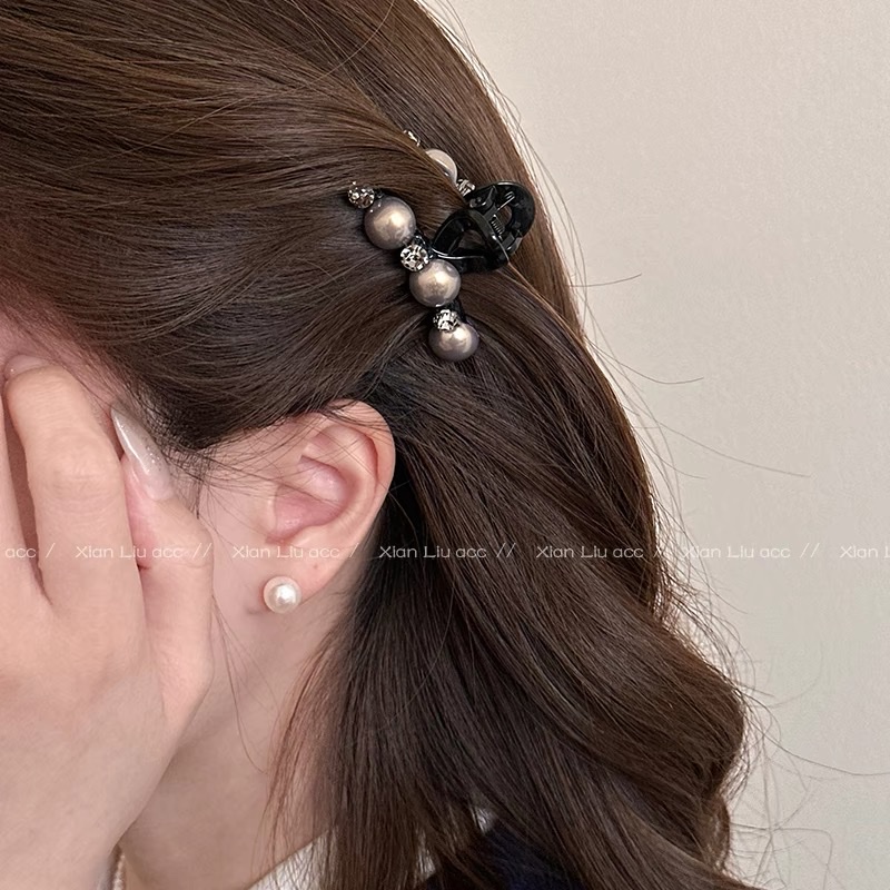 Hair claws, hair accessories and acrylic children's hair clips will be popular in 2026