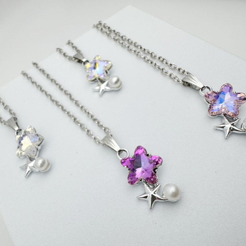 New star gradient pendant pendant accessory, women's fashion design pendant necklace, trendy accessory collarbone chain, pearl necklace Application Scenario