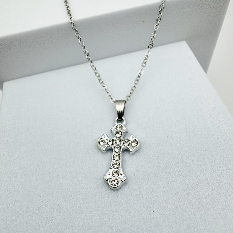 Simple and individual cross necklace, fashionable and creative new style, unisex trendy clothing chain accessory Cross necklace details Picture