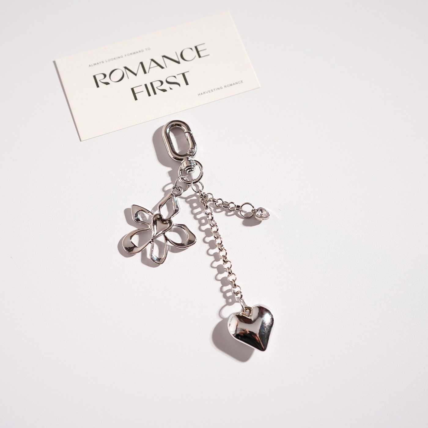 New cute four-leaf clover heart keychain pendant, bag pendant, small gift, car pendant, keychain detail image 10